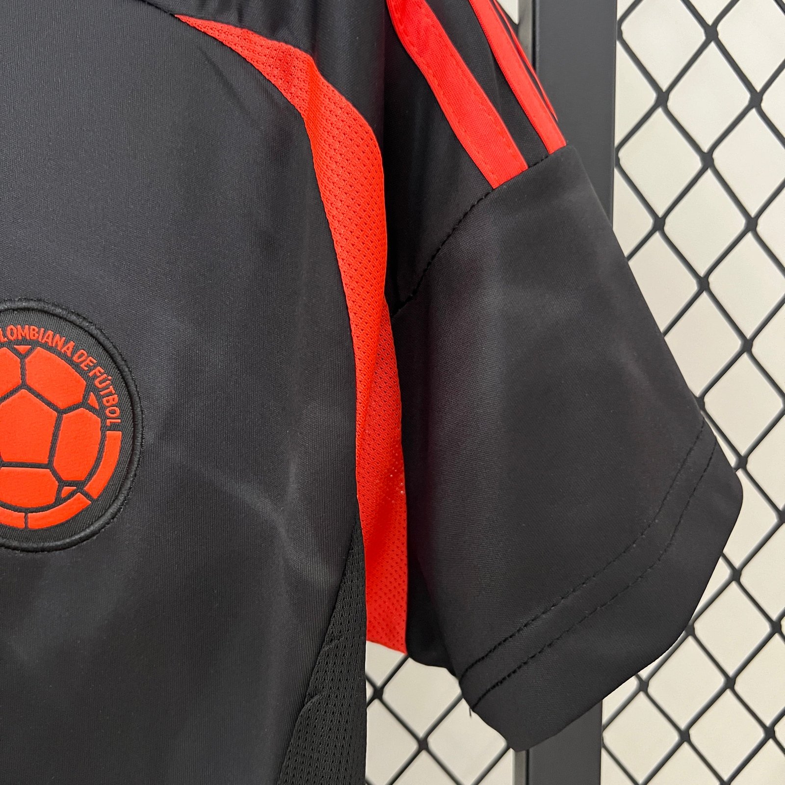 CAMISETA SEGUNDA EQUIPACIÓN COLOMBIA 2024 VERSIÓN FEMENINA - Imagen 5