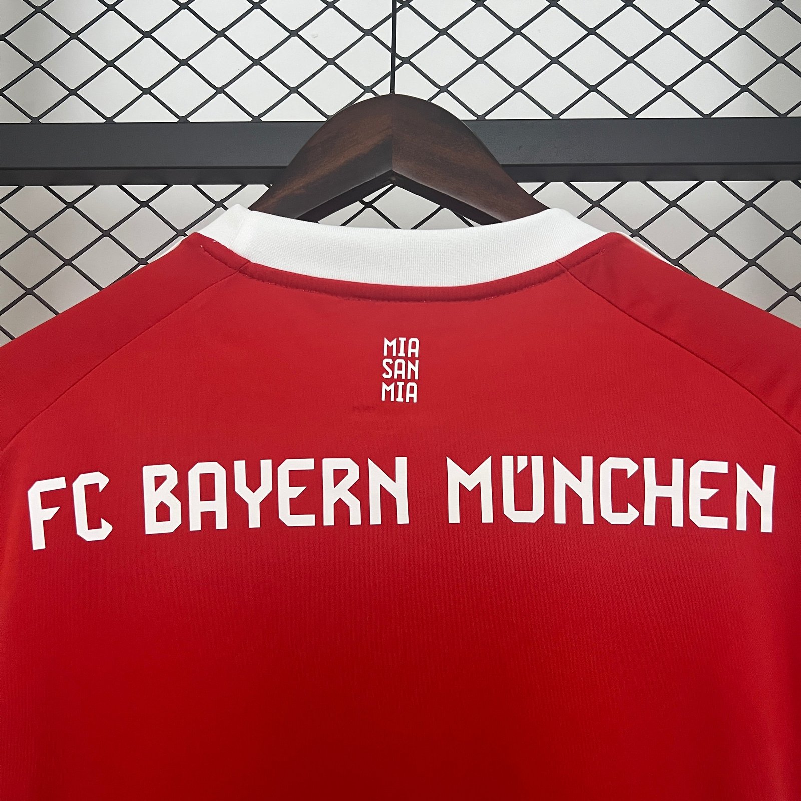 CAMISETA PRIMERA EQUIPACIÓN BAYERN MUNICH 25/26 VERSIÓN FAN - Imagen 9