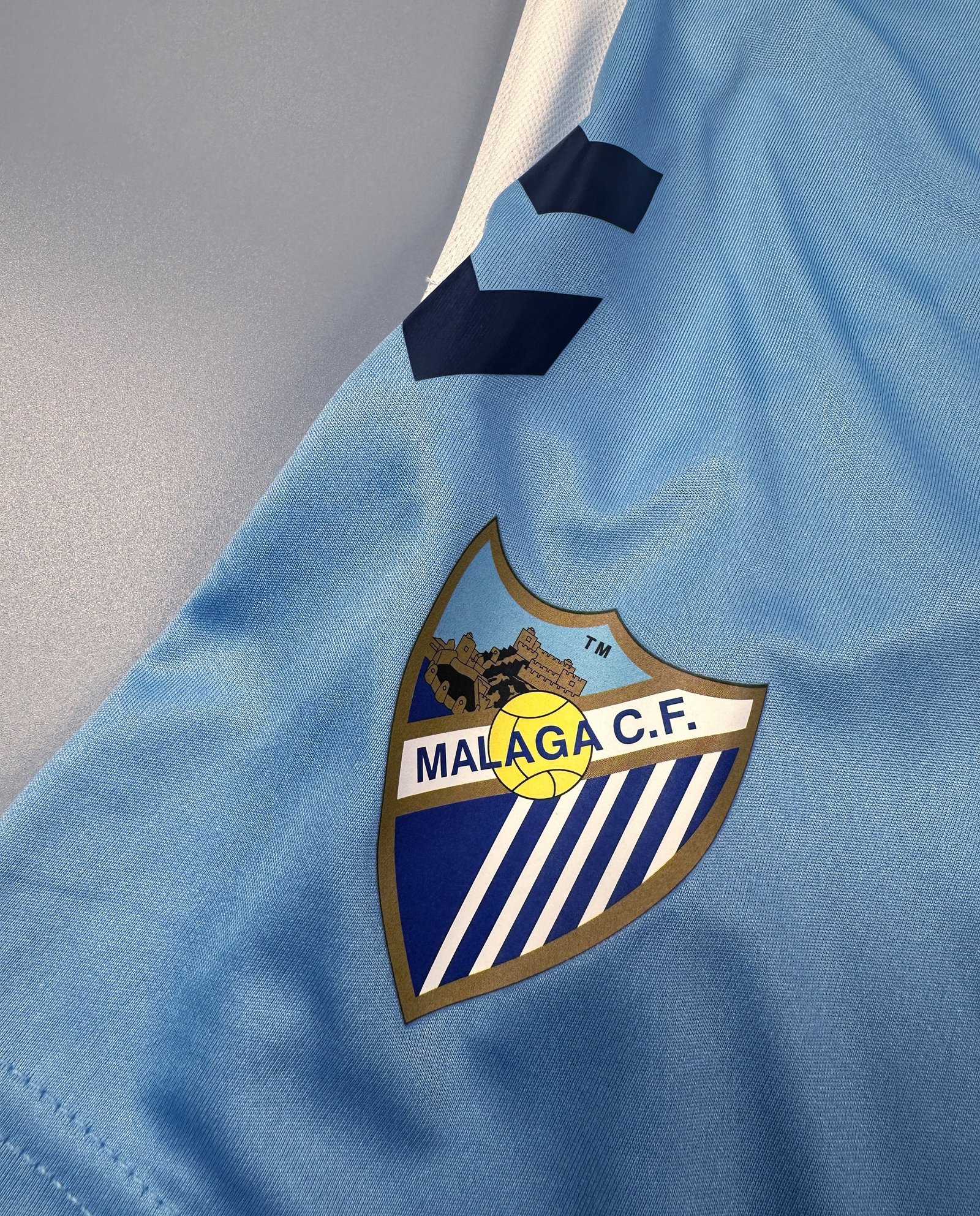 CAMISETA PRIMERA EQUIPACIÓN MÁLAGA 23/24 VERSIÓN INFANTIL - Imagen 9