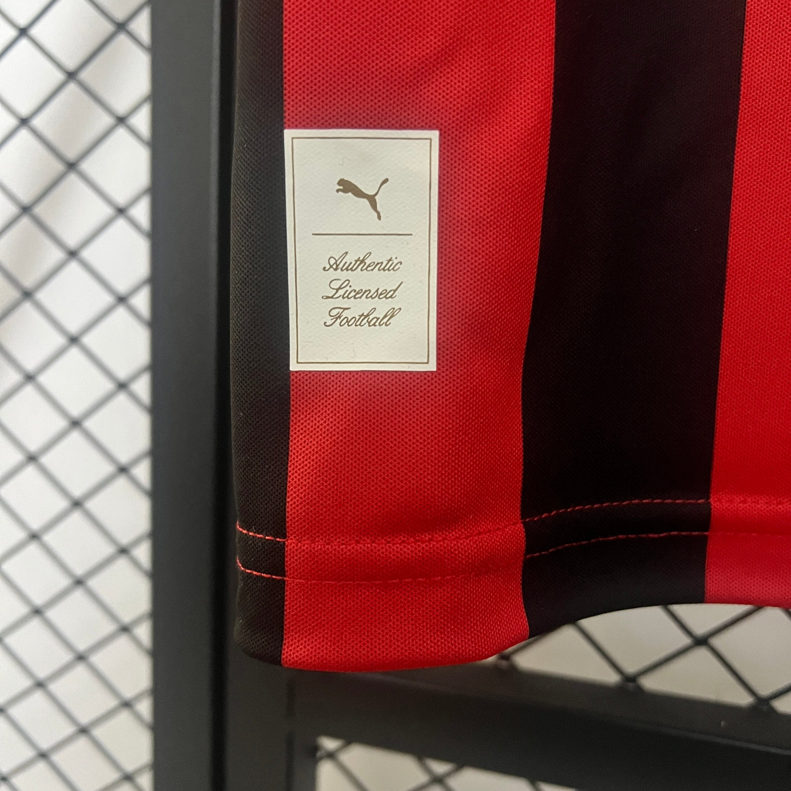 CAMISETA EDICIÓN ESPECIAL AC MILAN 24/25 VERSIÓN FAN - Imagen 6