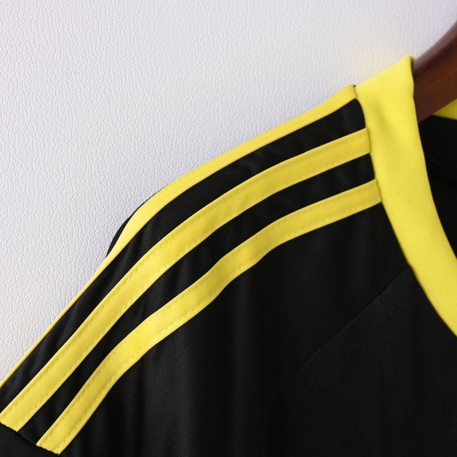 CAMISETA TERCERA EQUIPACIÓN LIVERPOOL 2010/11 - Imagen 2