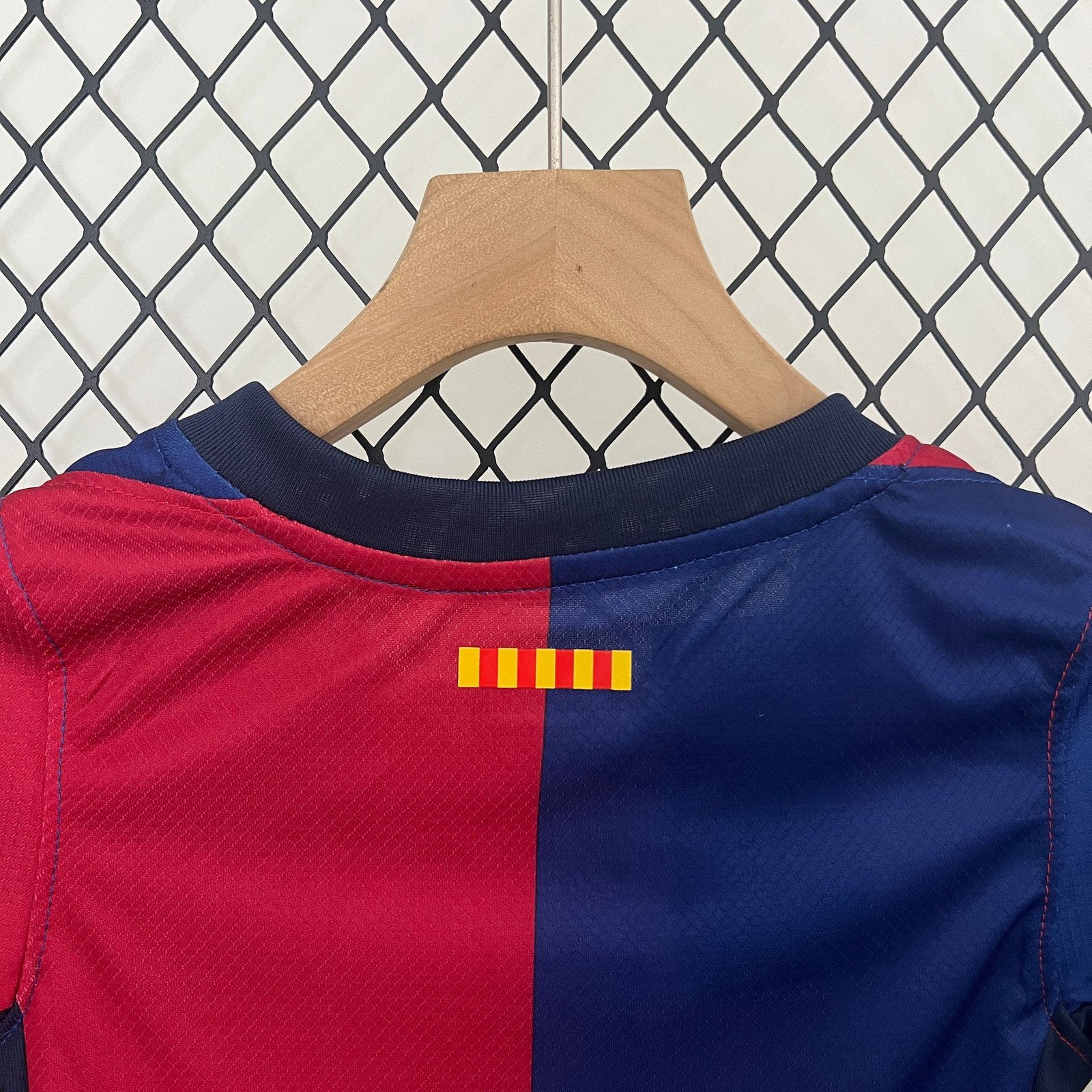 CAMISETA PRIMERA EQUIPACIÓN BARCELONA 24/25 VERSIÓN INFANTIL - Imagen 9