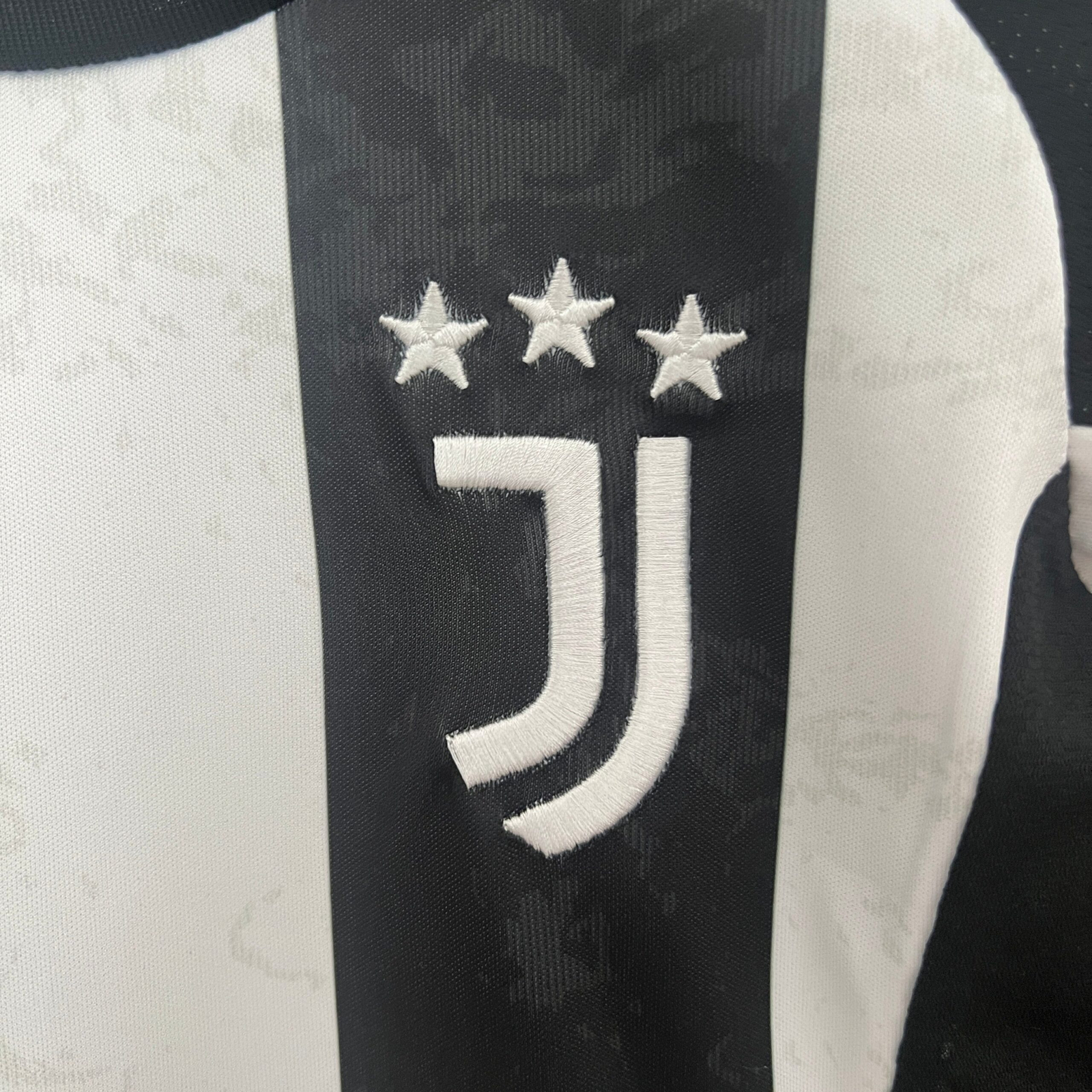 CAMISETA PRIMERA EQUIPACIÓN JUVENTUS 24/25 VERSIÓN INFANTIL - Imagen 4