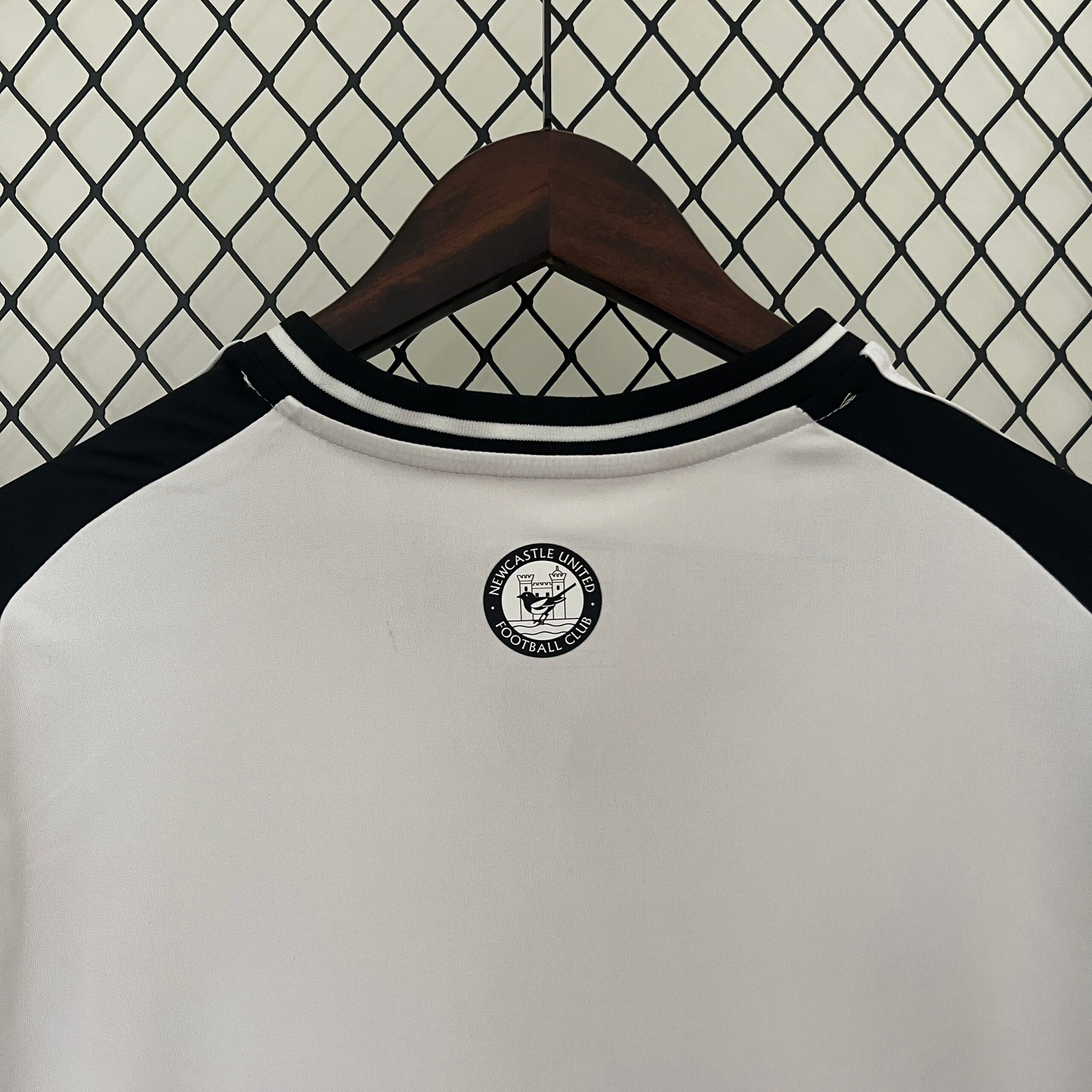 CAMISETA PRIMERA EQUIPACIÓN NEWCASTLE 24/25 VERSIÓN FAN - Imagen 8