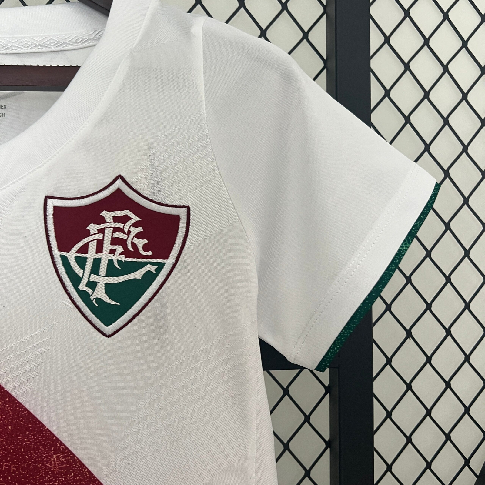 CAMISETA SEGUNDA EQUIPACIÓN FLUMINENSE 2024 VERSIÓN FEMENINA - Imagen 5