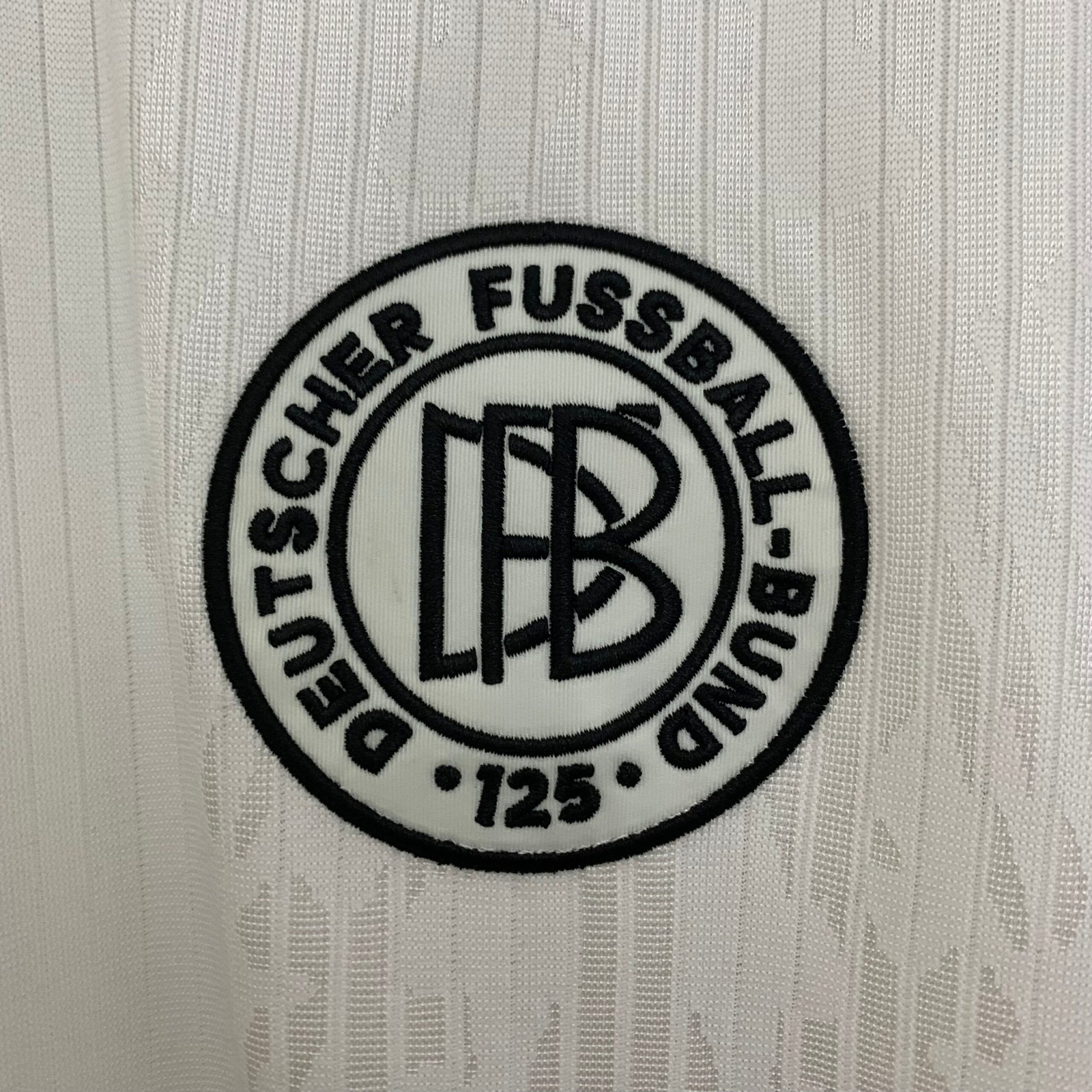 CAMISETA EDICIÓN ESPECIAL ALEMANIA 2025 VERSIÓN FAN - Imagen 4