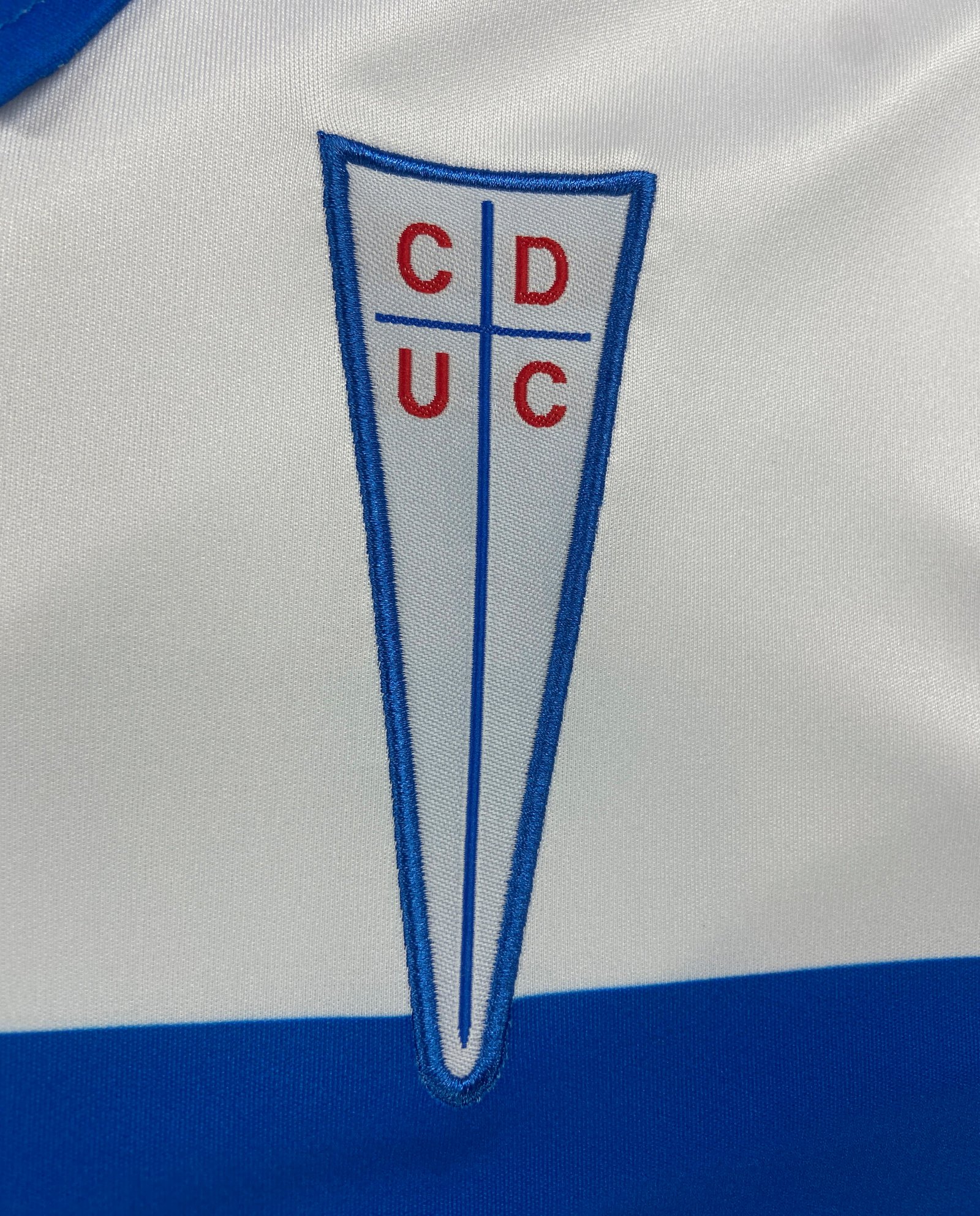 CAMISETA PRIMERA EQUIPACIÓN U. CATÓLICA 2022 VERSIÓN FAN - Imagen 3