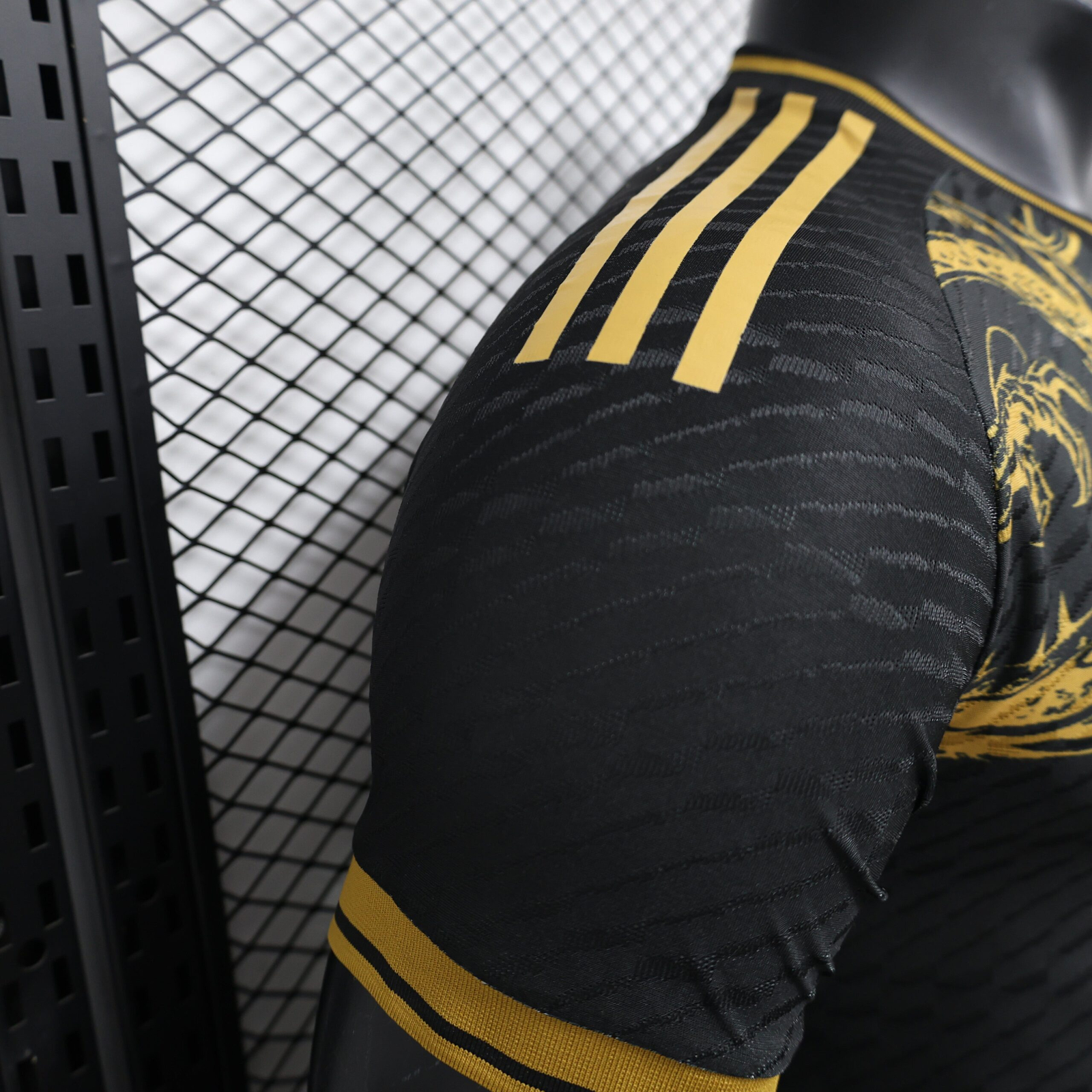 CAMISETA CONCEPTO REAL MADRID 24/25 VERSIÓN JUGADOR - Imagen 5