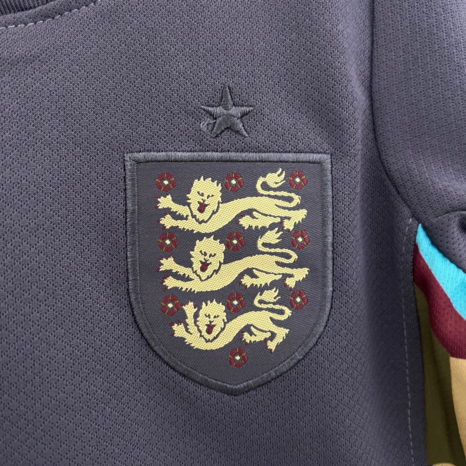 CAMISETA SEGUNDA EQUIPACIÓN INGLATERRA 2024 VERSIÓN INFANTIL - Imagen 4