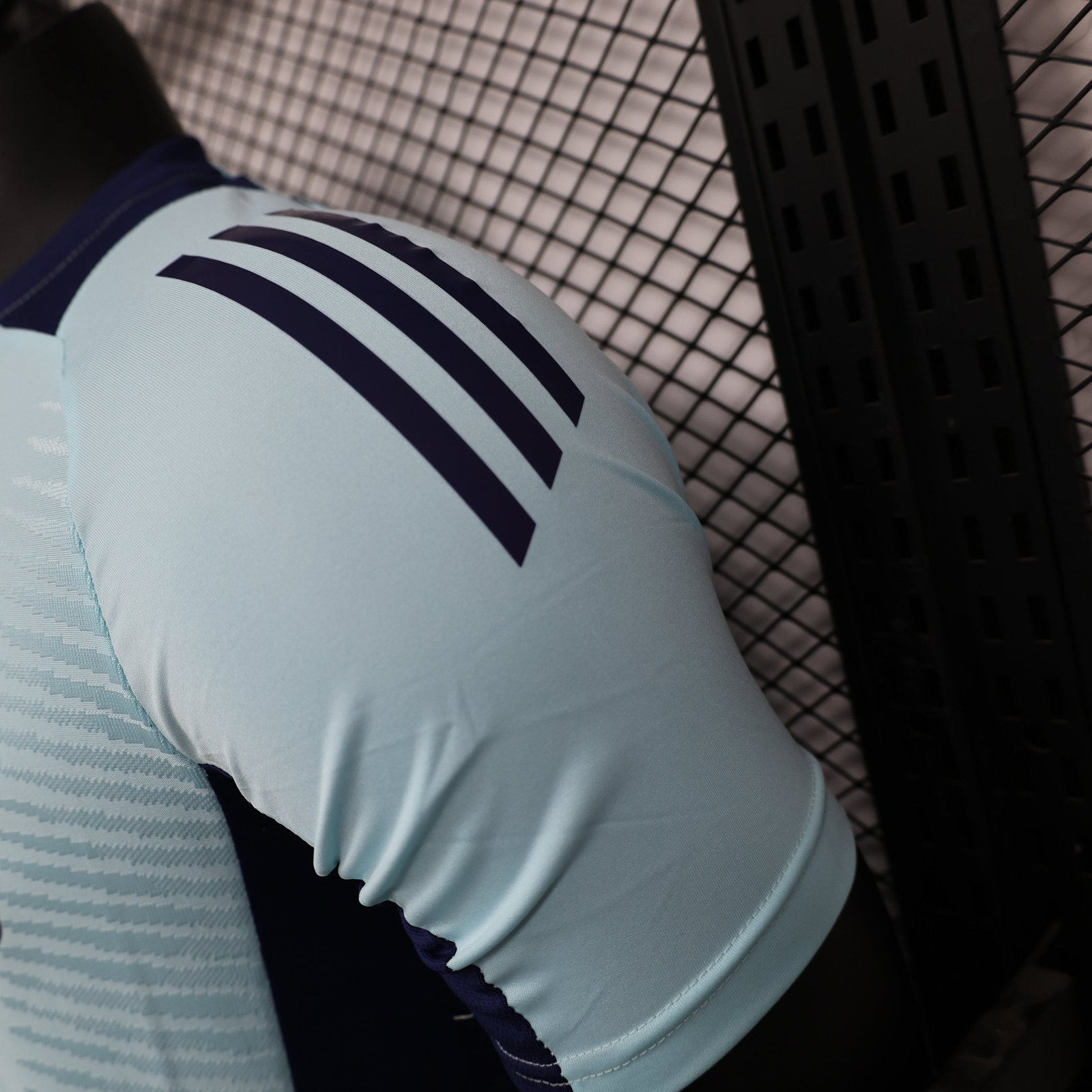 CAMISETA ENTRENAMIENTO ARSENAL 24/25 VERSIÓN JUGADOR - Imagen 6