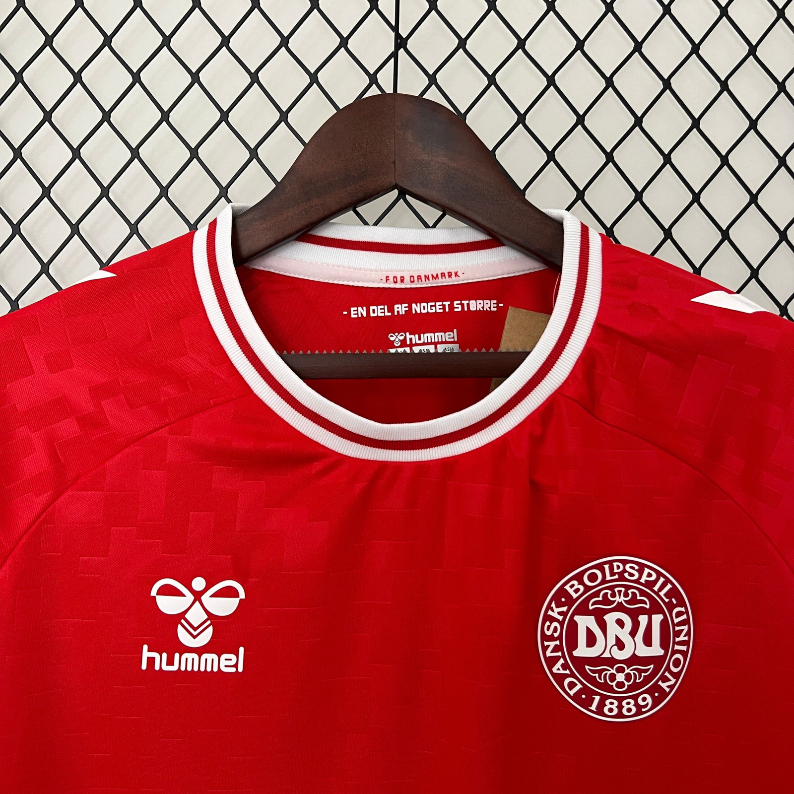 CAMISETA PRIMERA EQUIPACIÓN DINAMARCA 2024 VERSIÓN FAN - Imagen 5