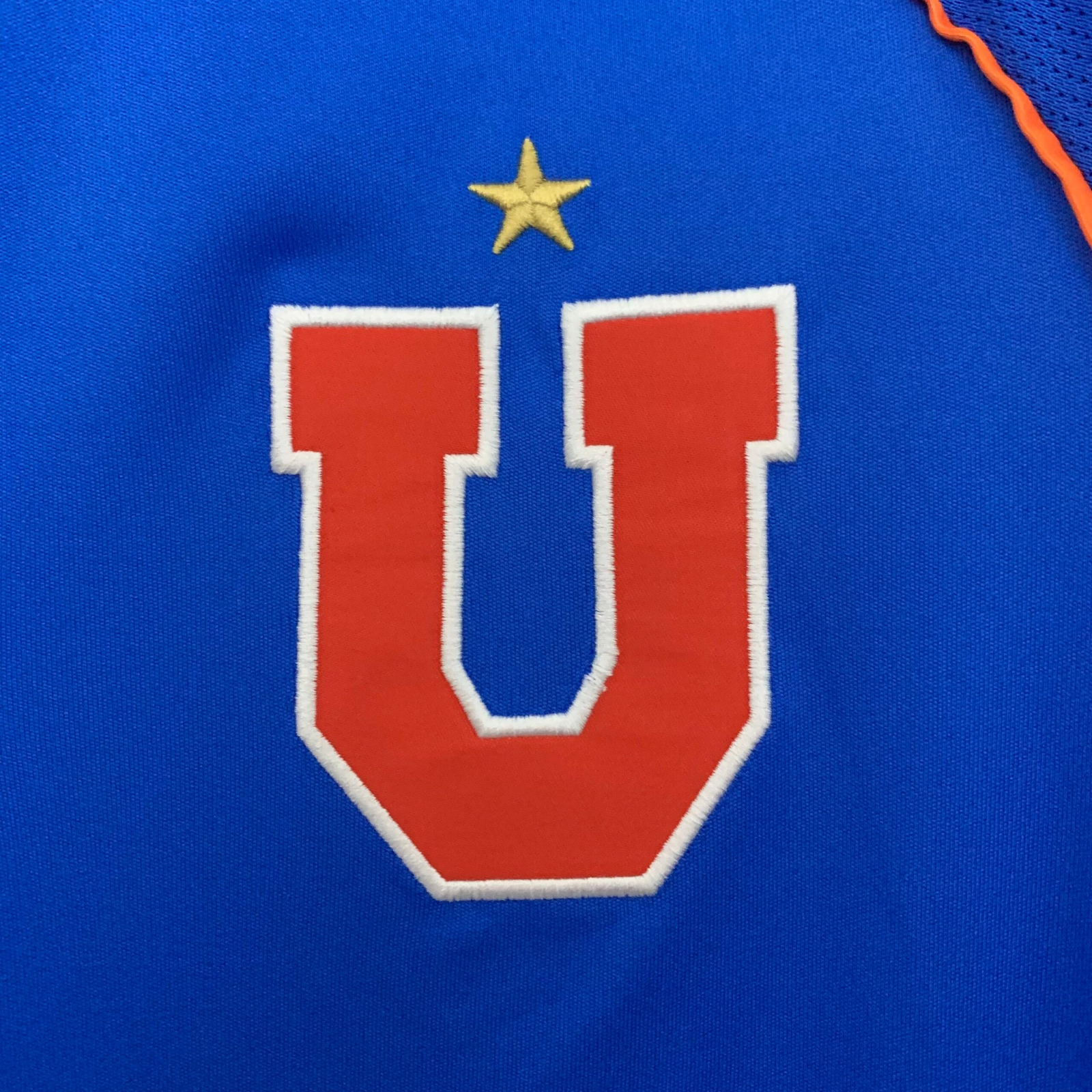 CAMISETA PRIMERA EQUIPACIÓN U. DE CHILE 2025 VERSIÓN FAN - Imagen 5