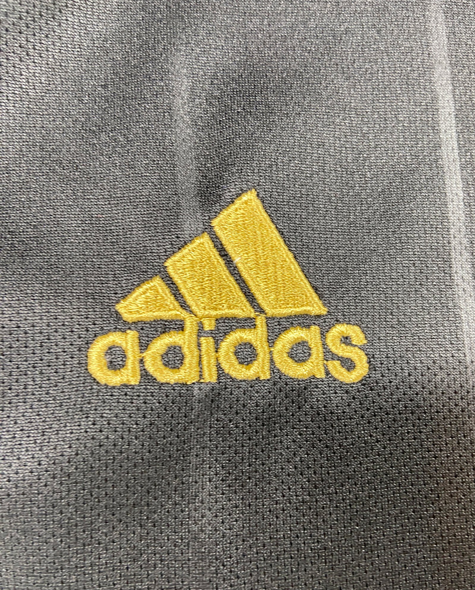 CAMISETA CONCEPTO COLO COLO 2022 VERSIÓN FAN - Imagen 2