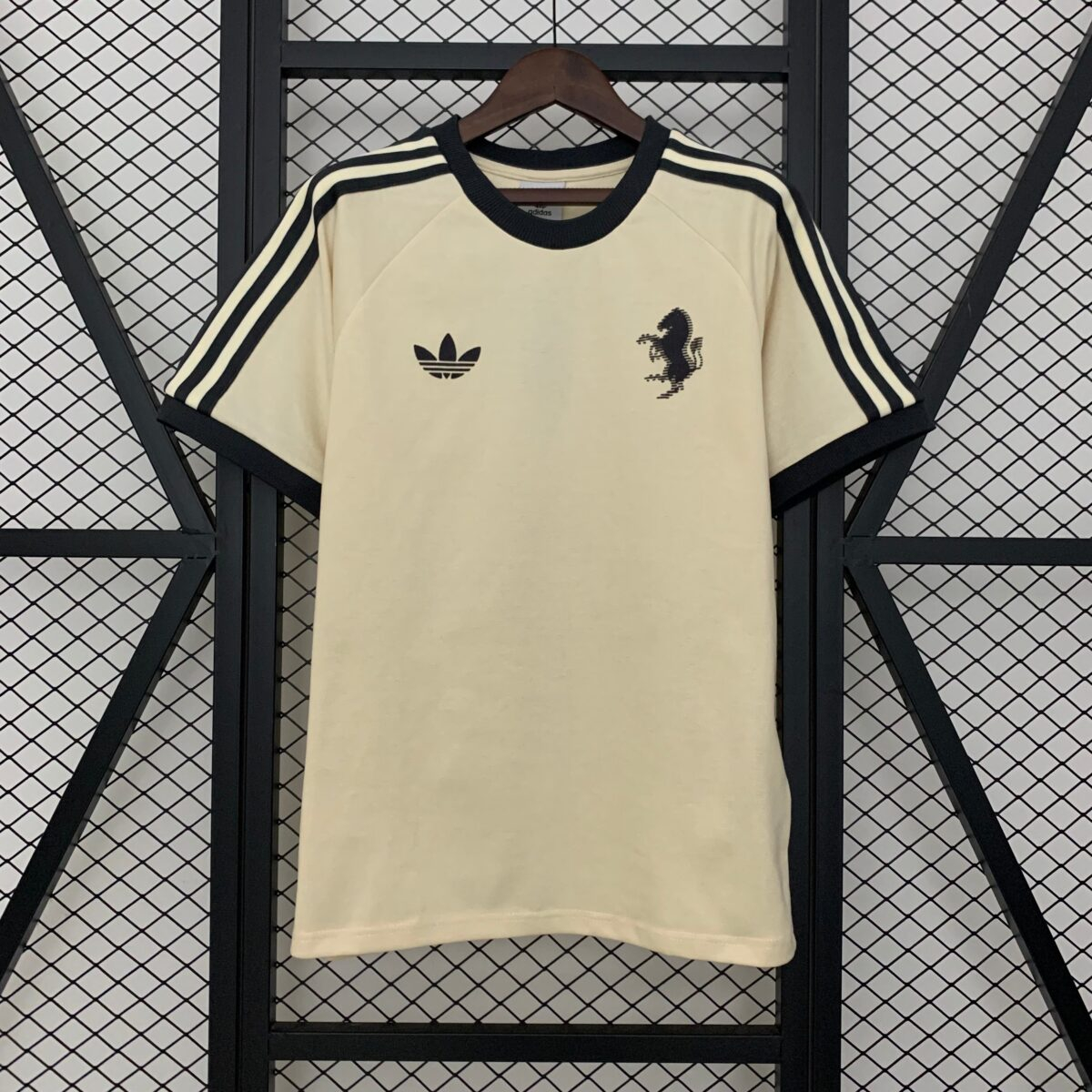 POLERA DE SALIDA JUVENTUS 24/25 VERSIÓN FAN