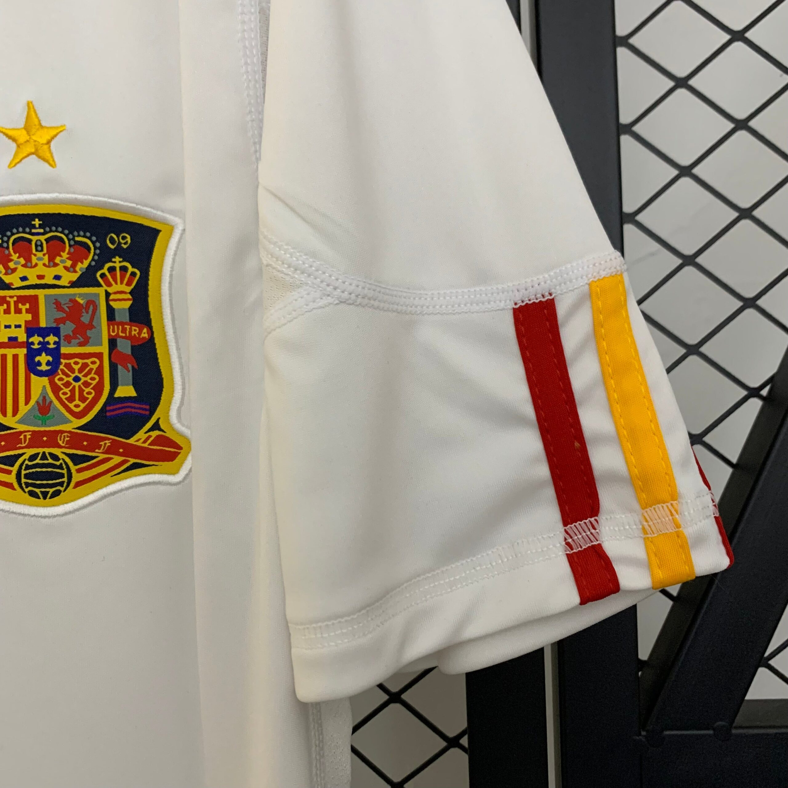 CAMISETA SEGUNDA EQUIPACIÓN ESPAÑA 2011 - Imagen 6