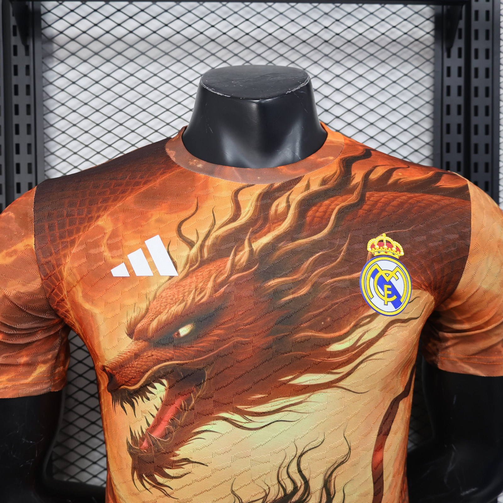 CAMISETA CONCEPTO REAL MADRID 24/25 VERSIÓN JUGADOR - Imagen 2
