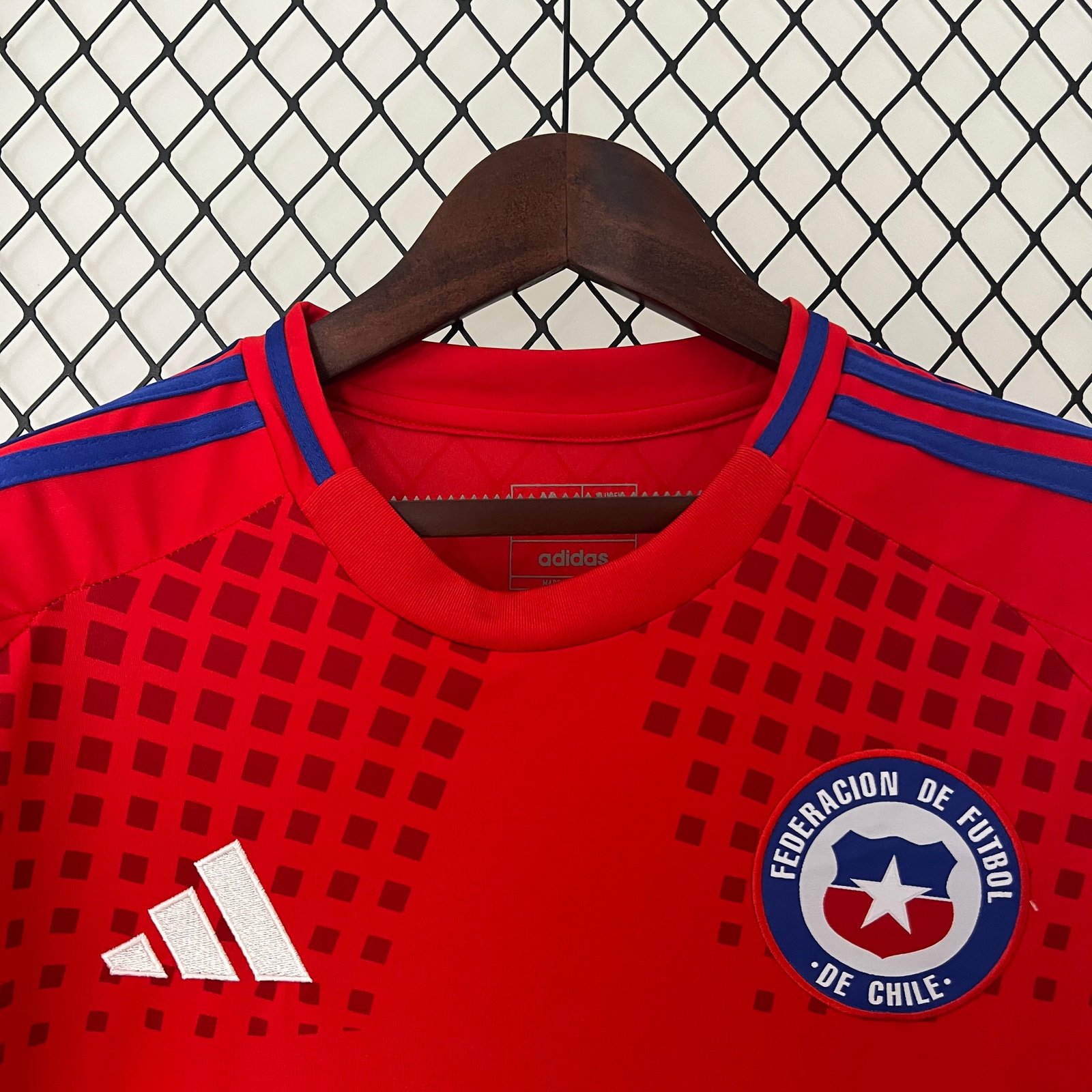 CAMISETA PRIMERA EQUIPACIÓN CHILE 2024 VERSIÓN FAN - Imagen 2