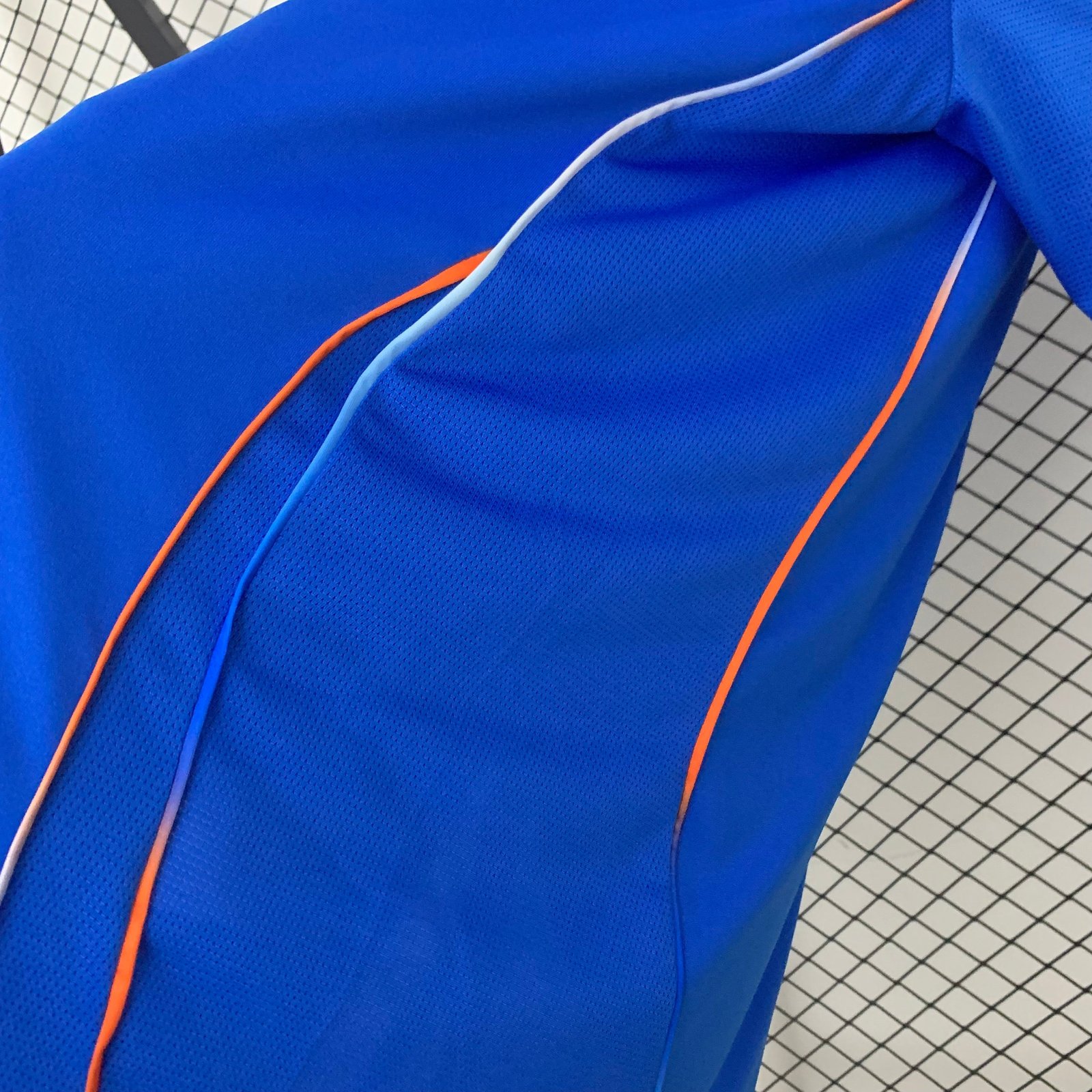 CAMISETA PRIMERA EQUIPACIÓN U. DE CHILE 2025 VERSIÓN FAN - Imagen 7