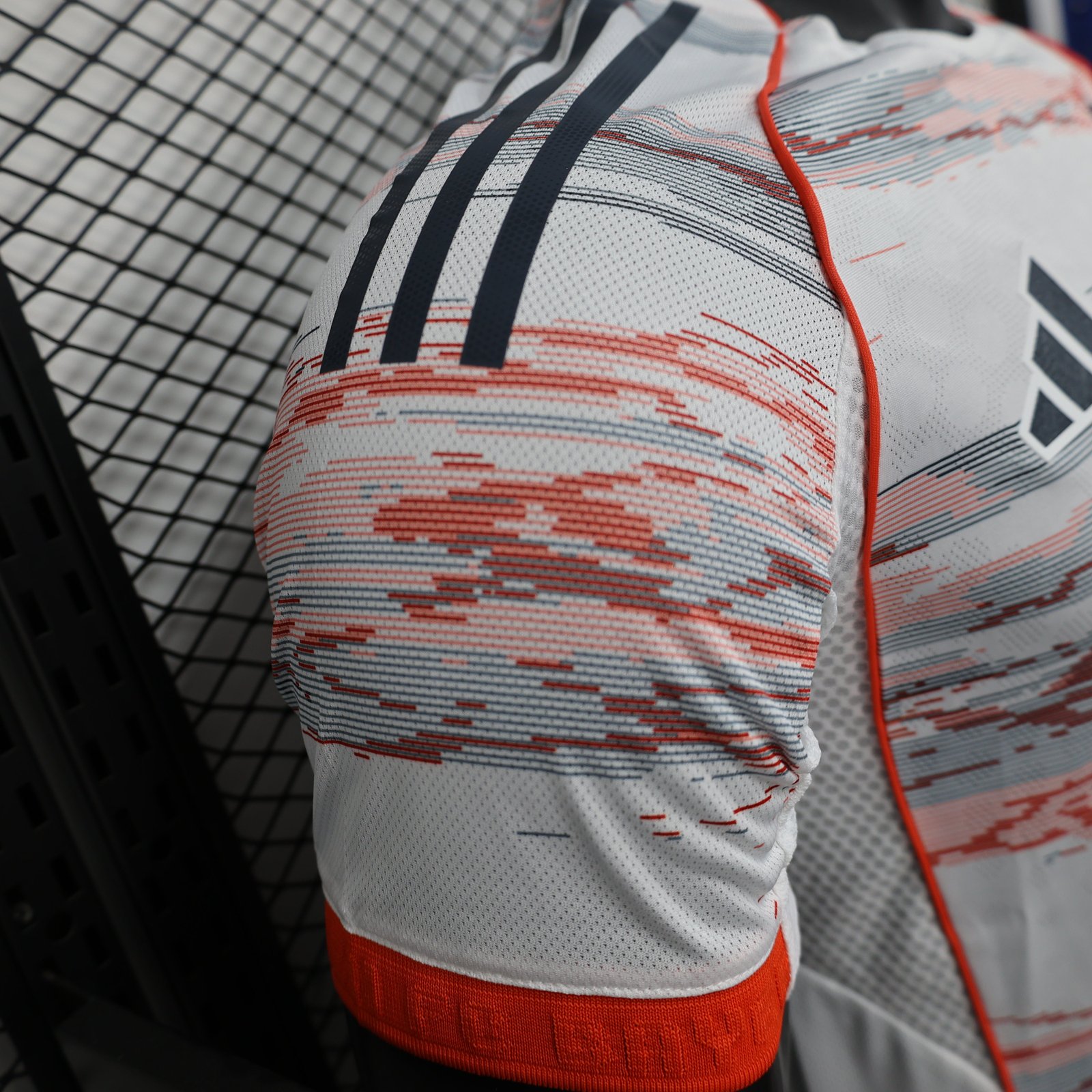 CAMISETA SEGUNDA EQUIPACIÓN BAYERN MUNICH 25/26 VERSIÓN JUGADOR - Imagen 5