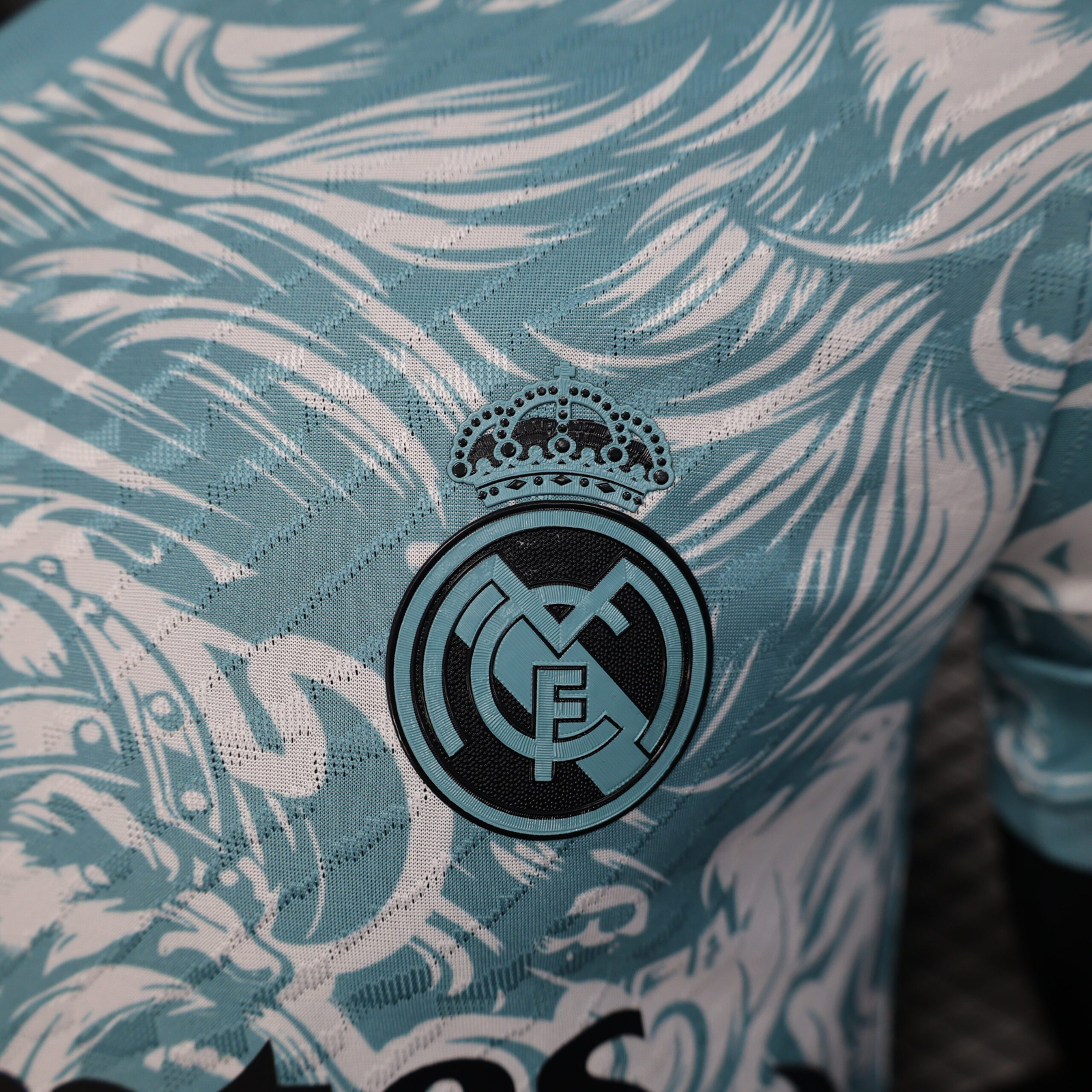 CAMISETA CONCEPTO REAL MADRID 24/25 VERSIÓN JUGADOR - Imagen 4