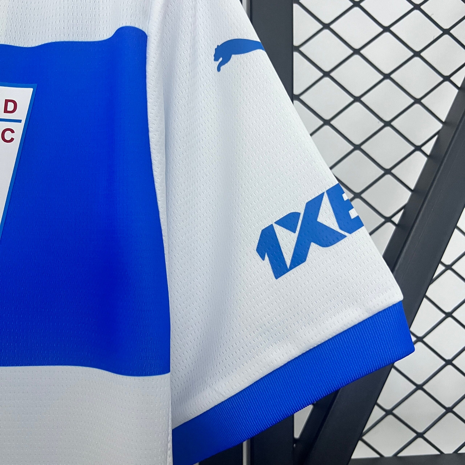 CAMISETA PRIMERA EQUIPACIÓN U. CATÓLICA 2025 VERSIÓN FAN - Imagen 5