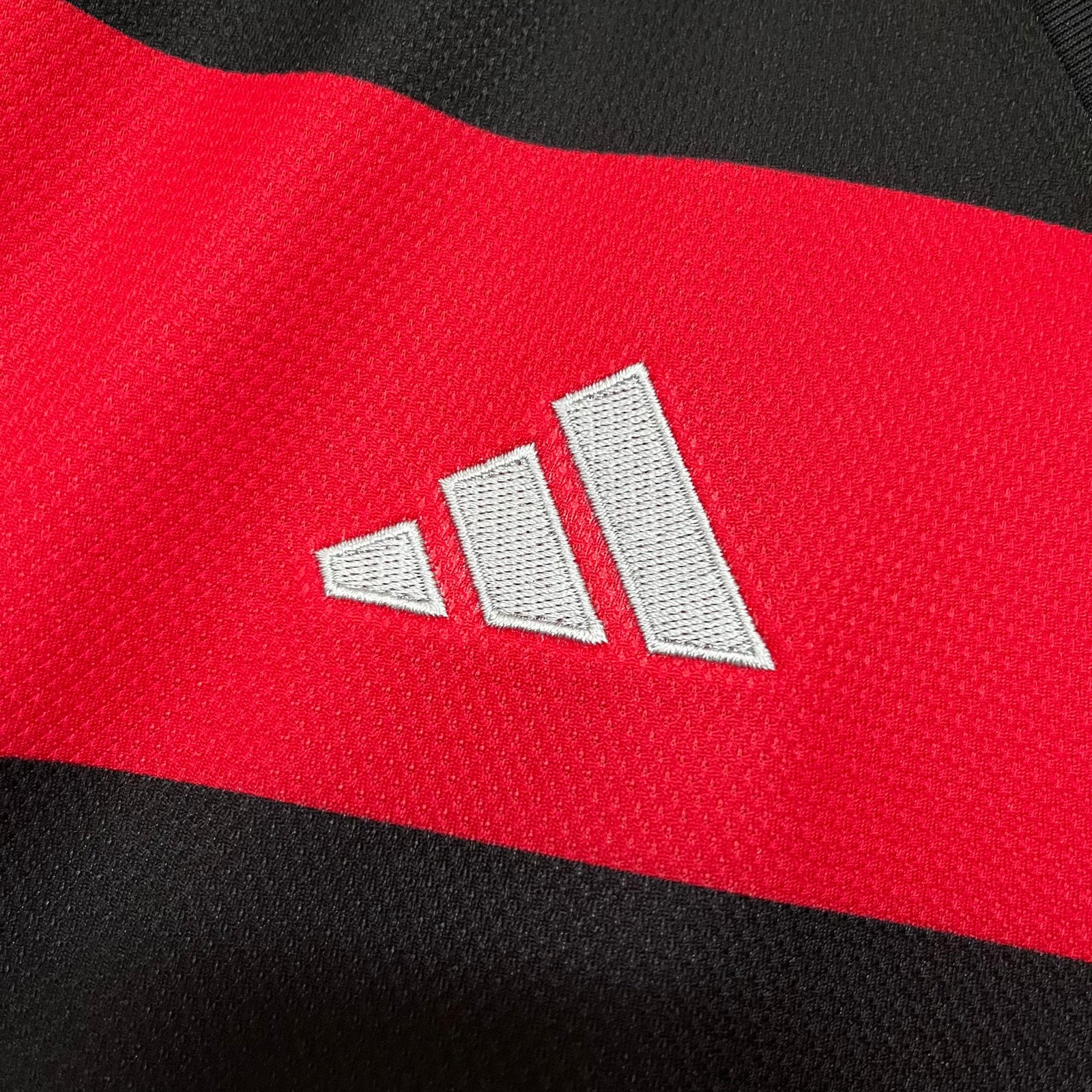 CAMISETA PRIMERA EQUIPACIÓN FLAMENGO 2024 VERSIÓN FAN - Imagen 5