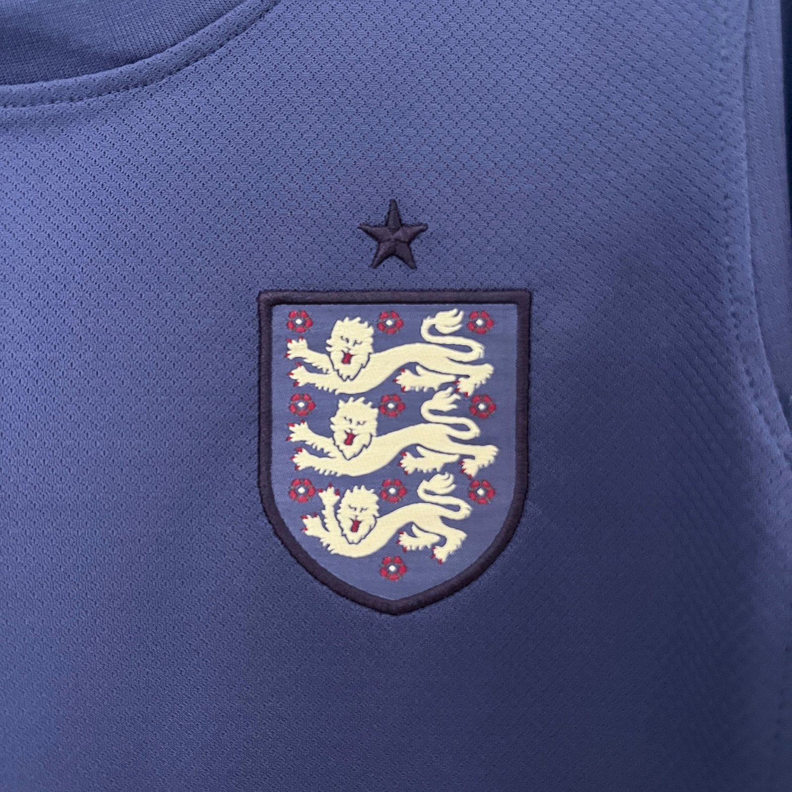 CAMISETA SEGUNDA EQUIPACIÓN INGLATERRA 2024 VERSIÓN FEMENINA - Imagen 4