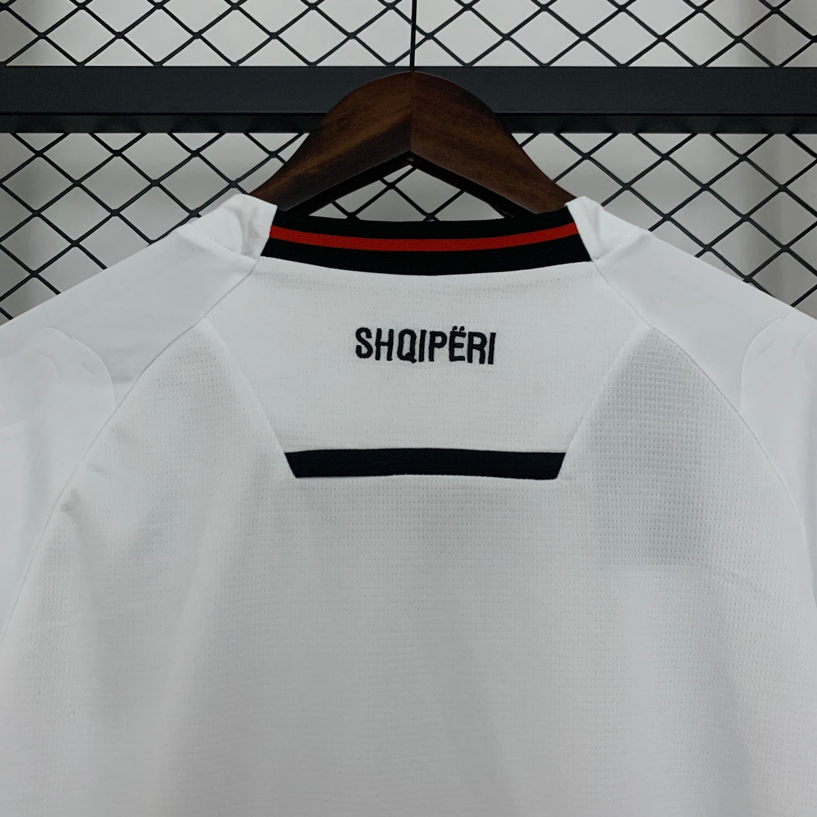 CAMISETA SEGUNDA EQUIPACIÓN ALBANIA 2025 VERSIÓN FAN - Imagen 9