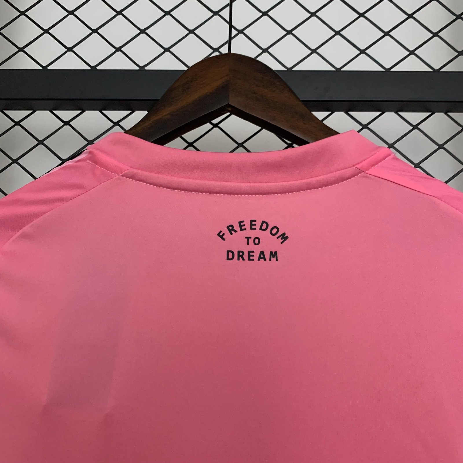 CAMISETA PRIMERA EQUIPACIÓN INTER DE MIAMI 2025 VERSIÓN FEMENINA - Imagen 9