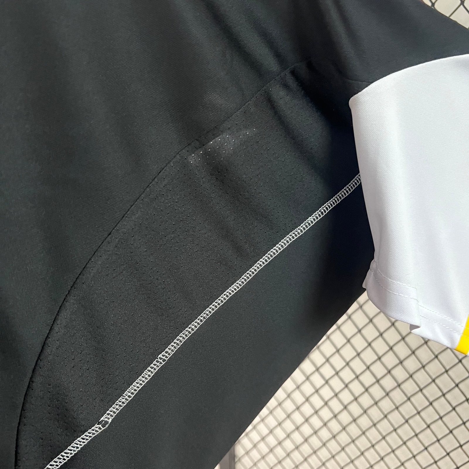 CAMISETA ENTRENAMIENTO COLO COLO 2024 VERSIÓN FAN - Imagen 6