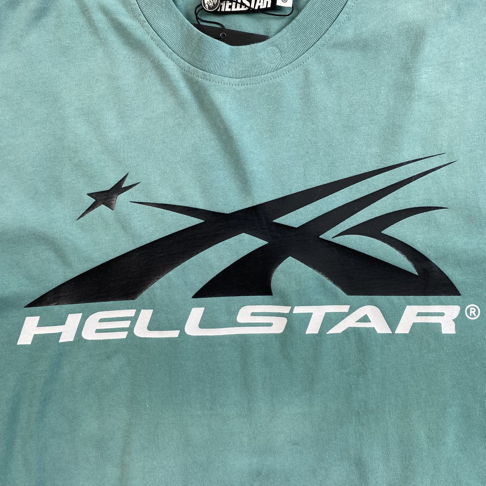 HELLSTAR GEL SPORTS LOGO TEE - Imagen 4