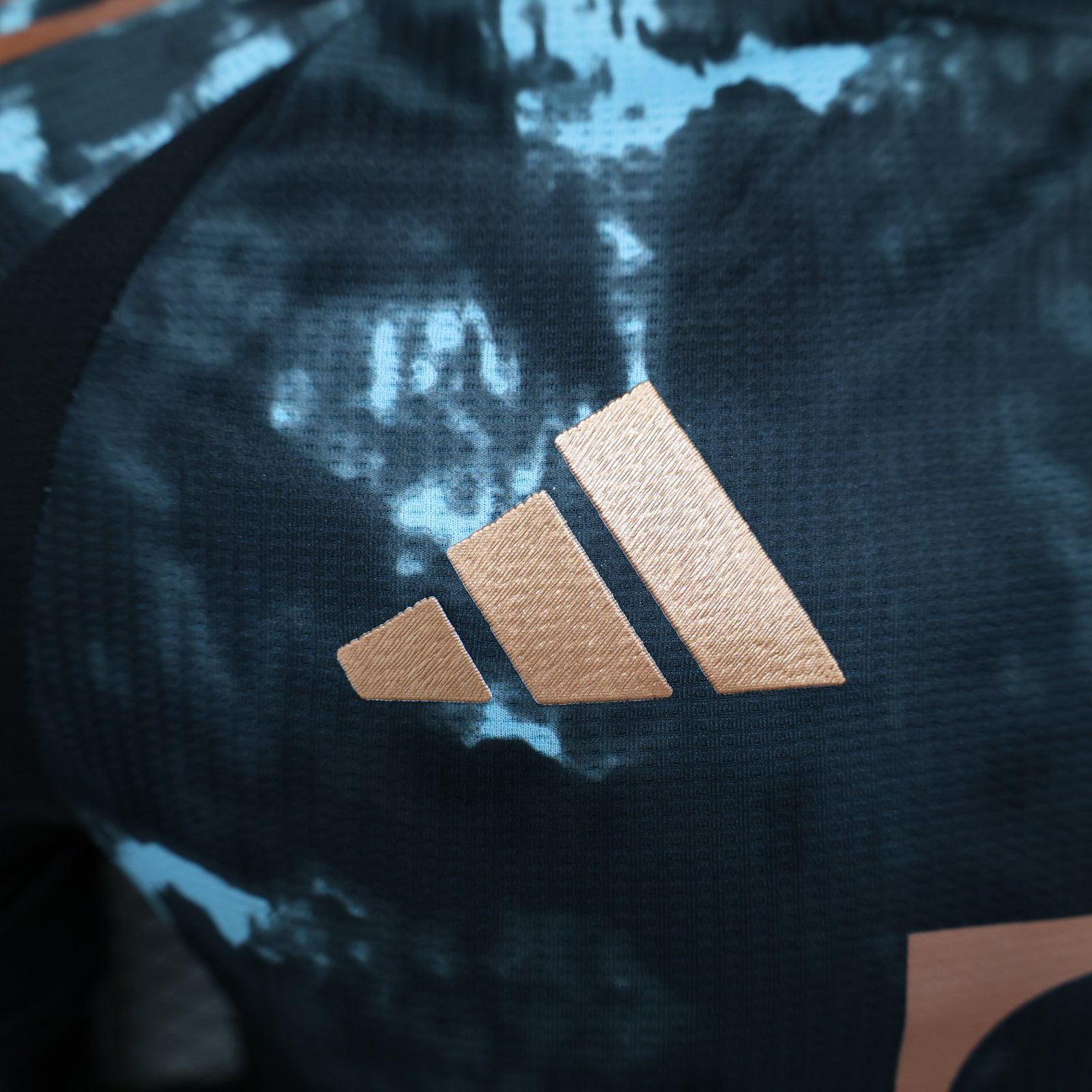 CAMISETA SEGUNDA EQUIPACIÓN BAYERN MUNICH 24/25 VERSIÓN JUGADOR - Imagen 3