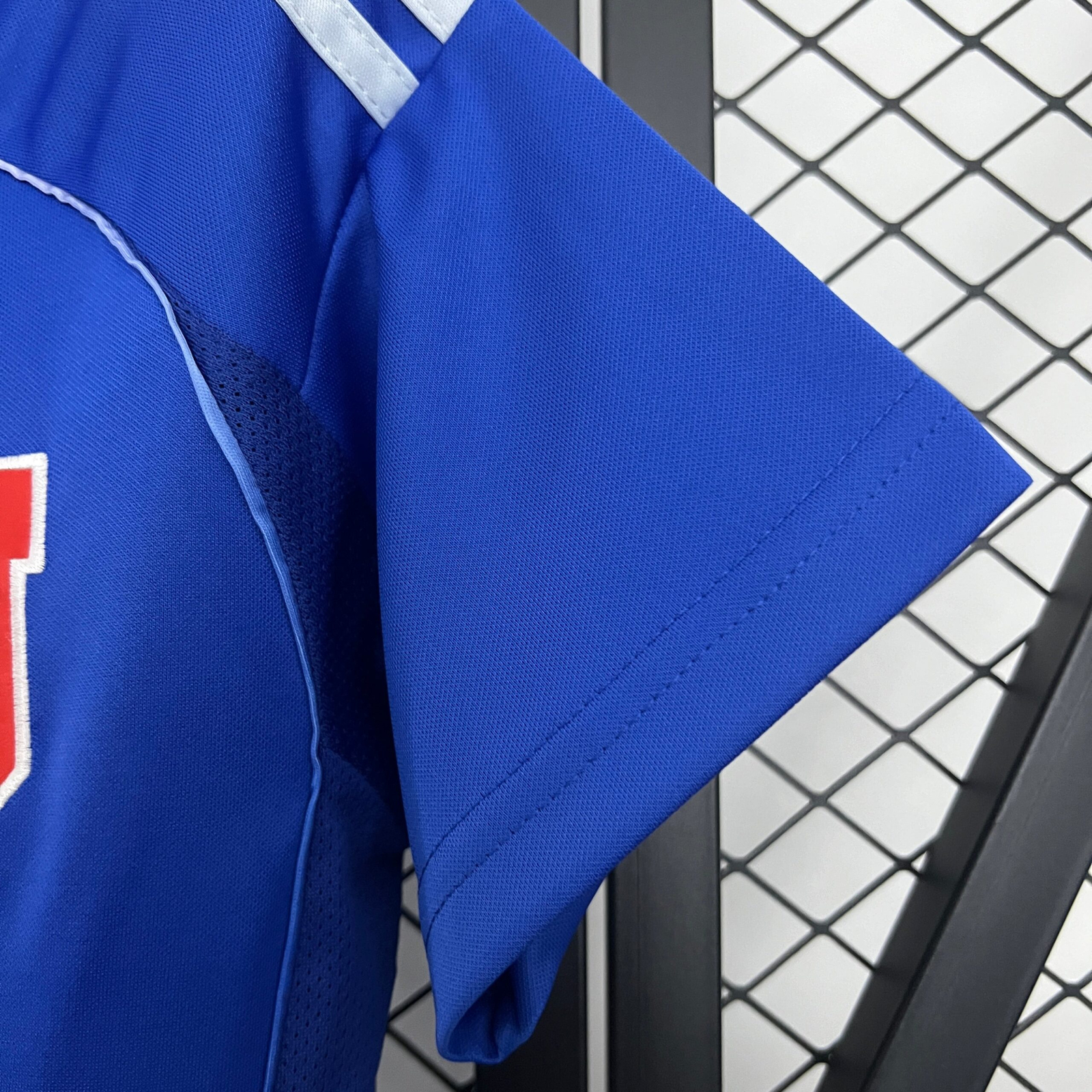 CAMISETA PRIMERA EQUIPACIÓN U. DE CHILE 2025 VERSIÓN FEMENINA - Imagen 6