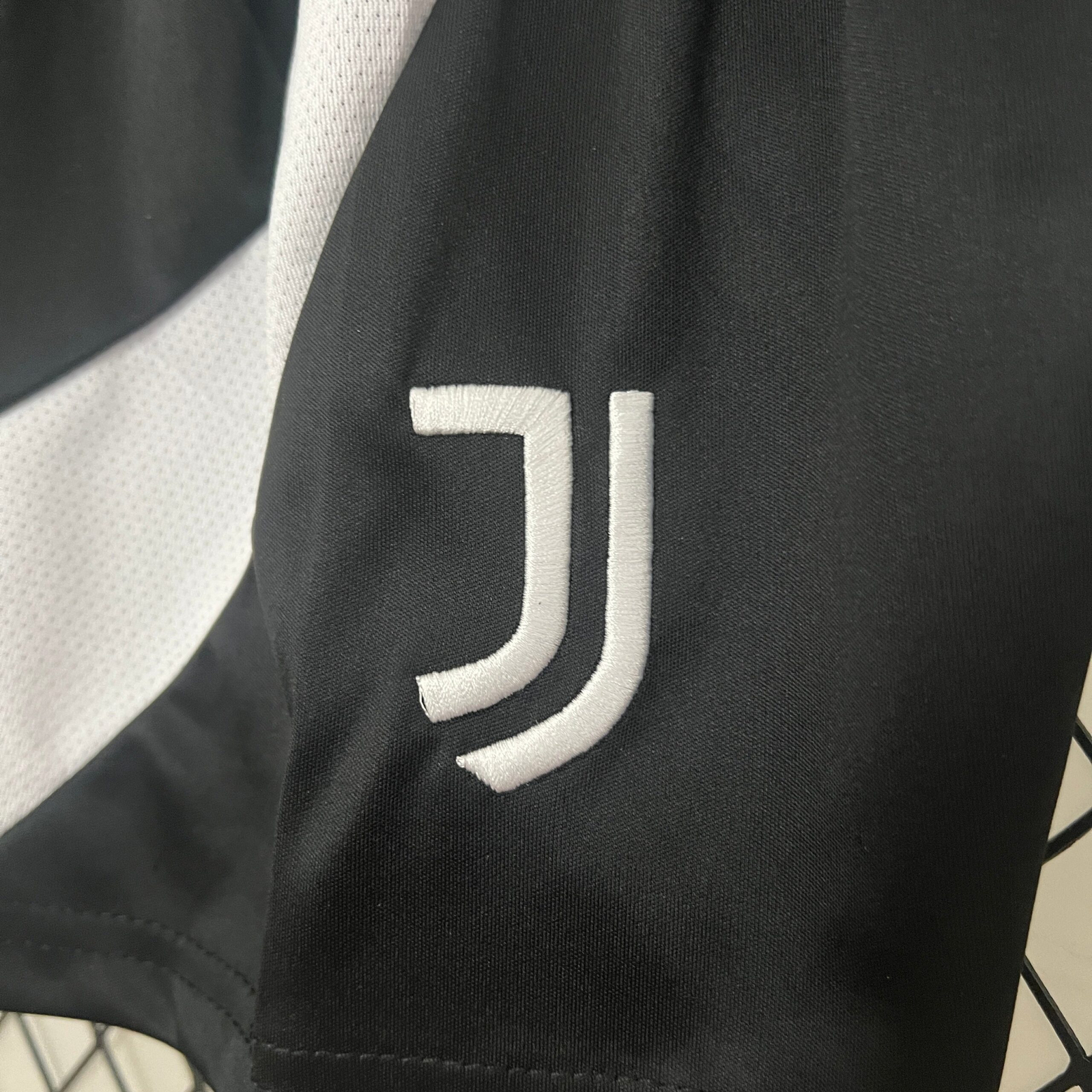 CAMISETA PRIMERA EQUIPACIÓN JUVENTUS 24/25 VERSIÓN INFANTIL - Imagen 7