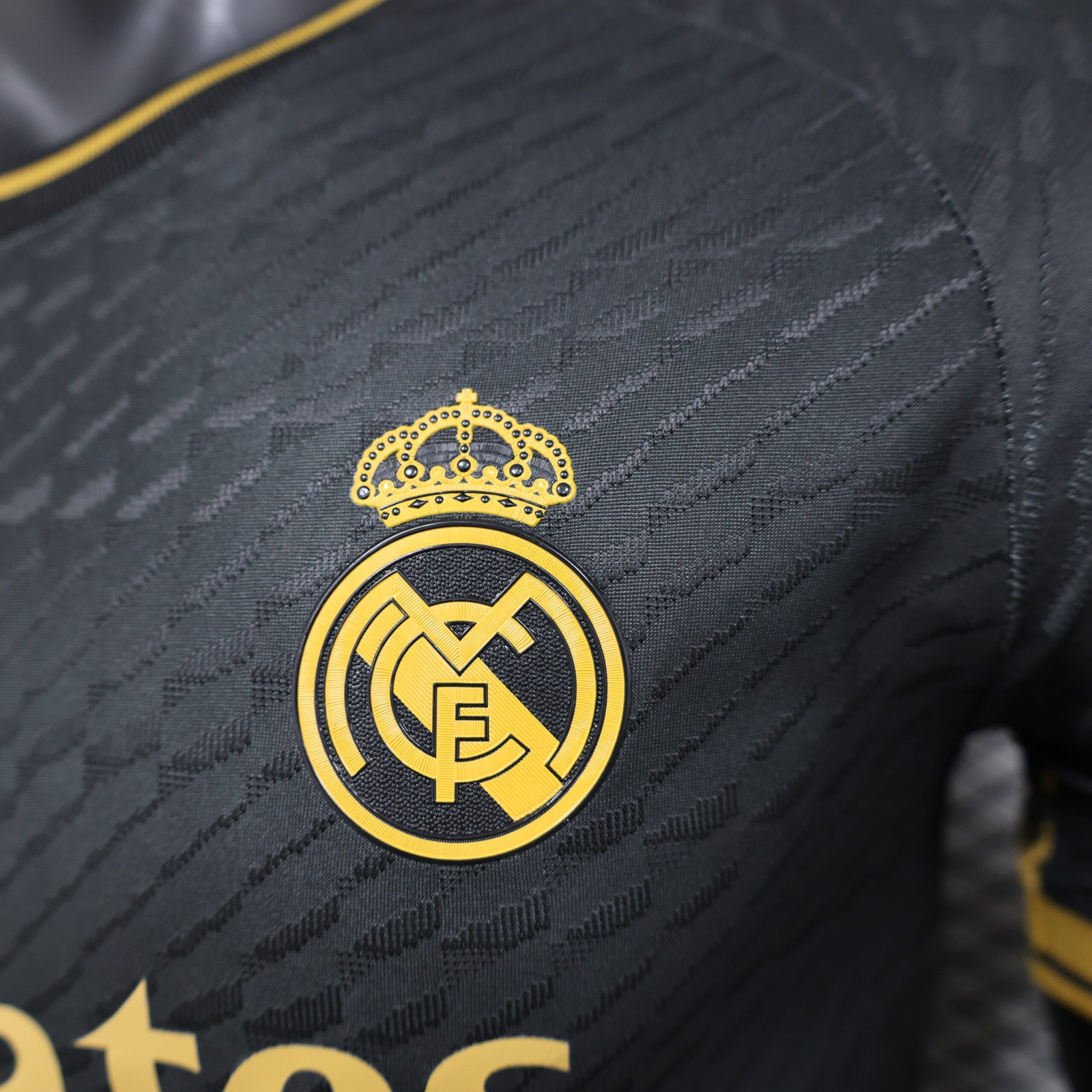 CAMISETA CONCEPTO REAL MADRID 24/25 VERSIÓN JUGADOR - Imagen 4