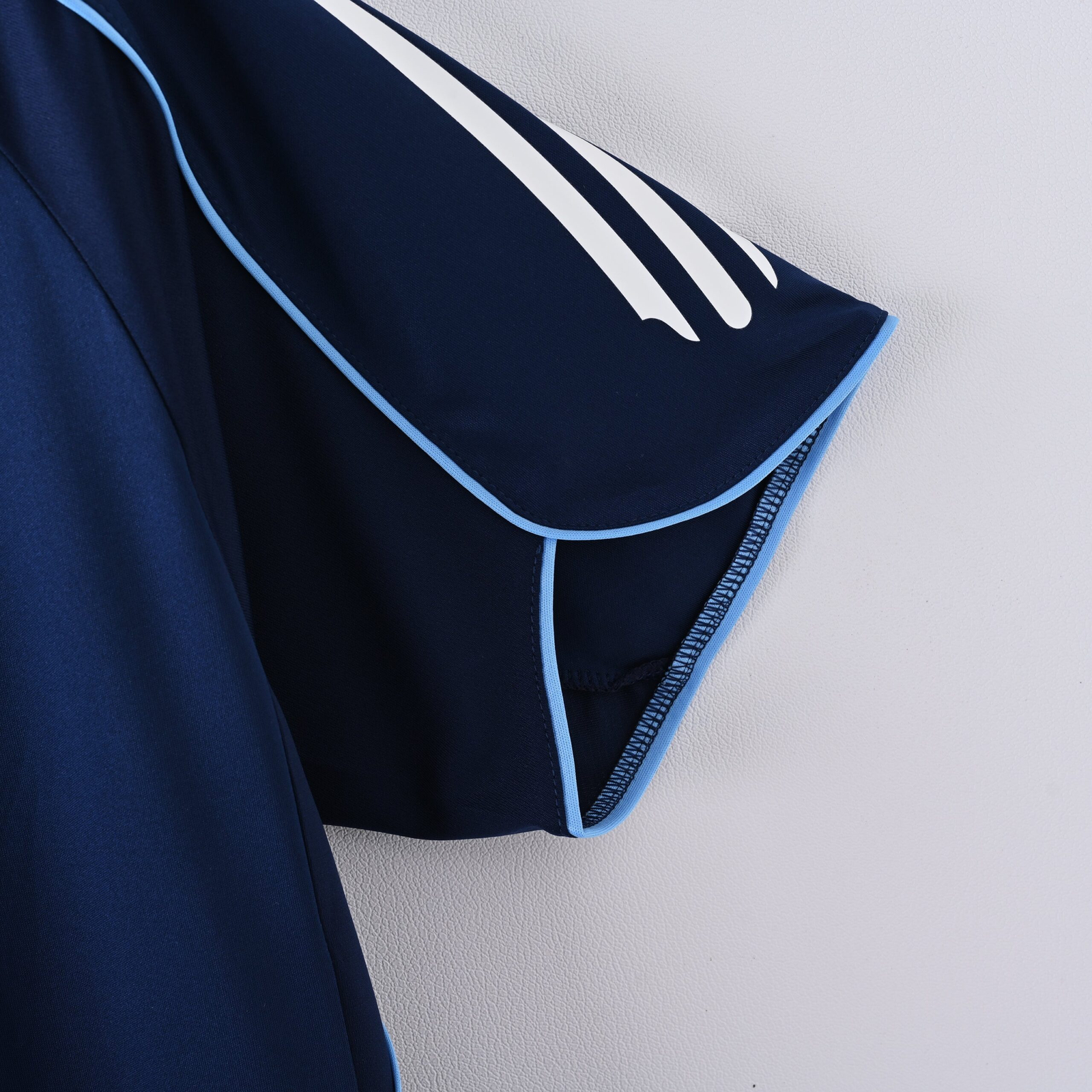 CAMISETA SEGUNDA EQUIPACIÓN REAL MADRID 2005/06 - Imagen 5