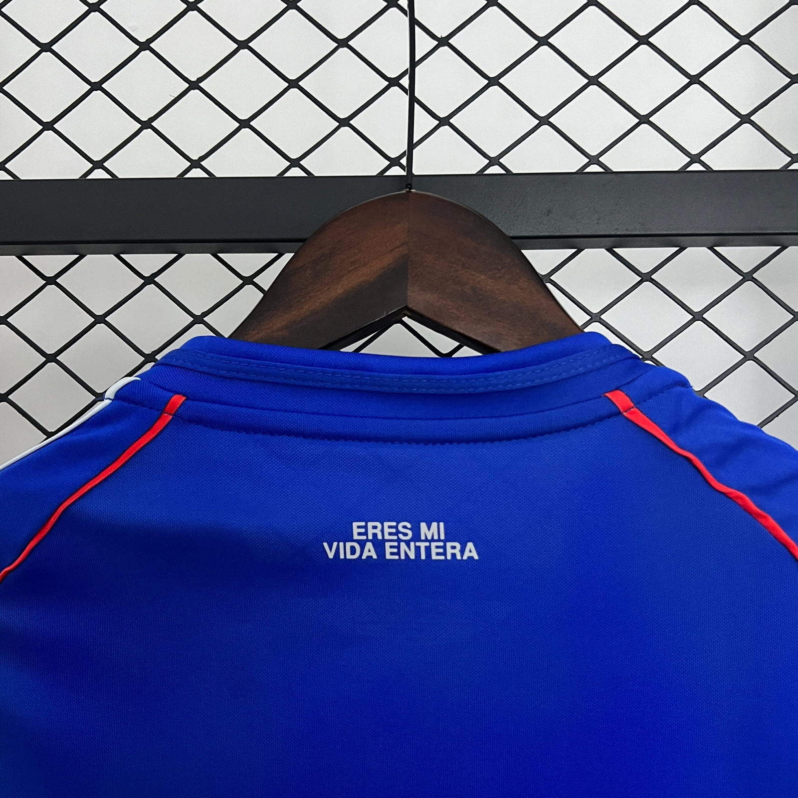 CAMISETA PRIMERA EQUIPACIÓN U. DE CHILE 2025 VERSIÓN FEMENINA - Imagen 10