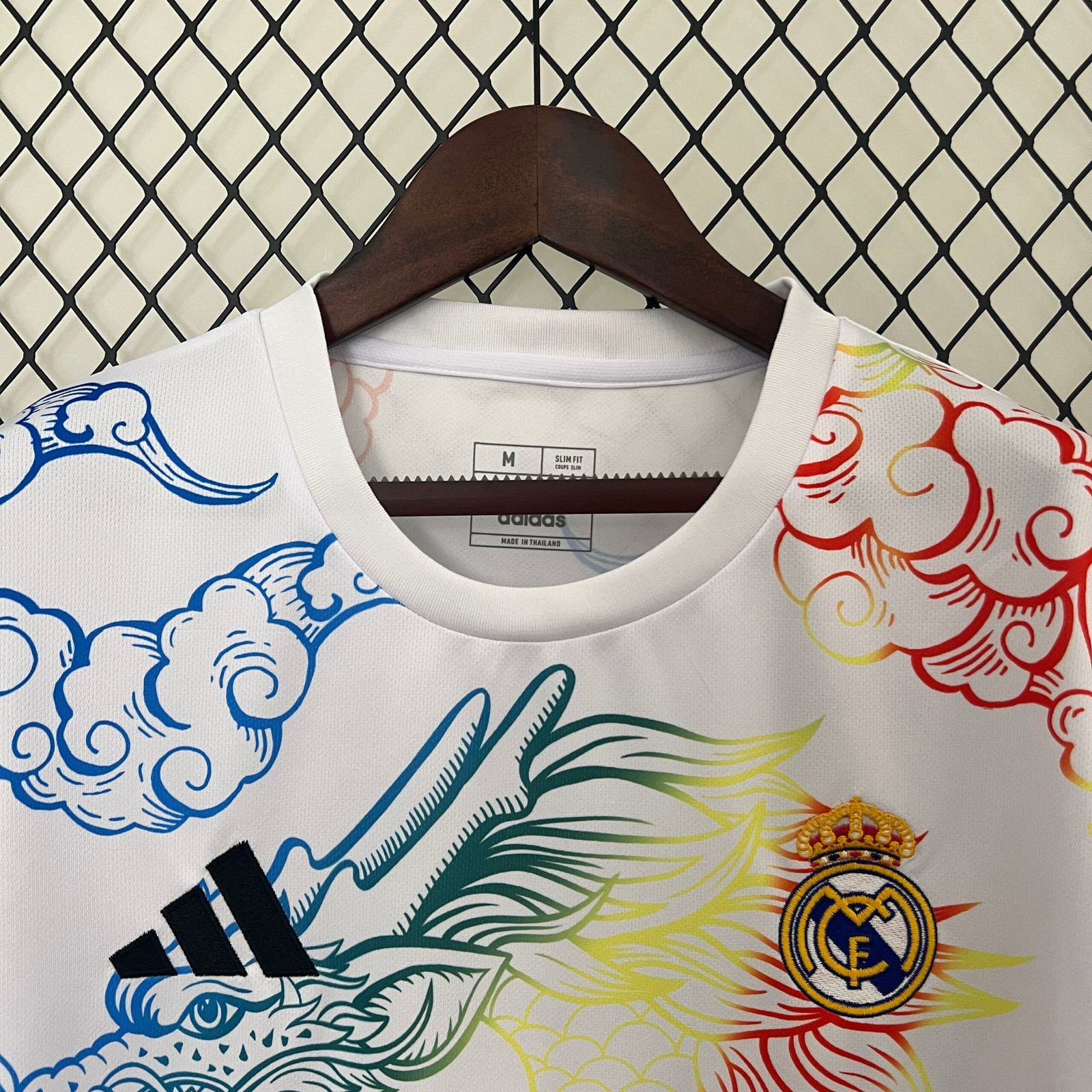 CAMISETA CONCEPTO REAL MADRID 24/25 VERSIÓN FAN - Imagen 2