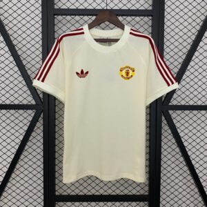 POLERA DE SALIDA MANCHESTER UNITED 24/25 VERSIÓN FAN