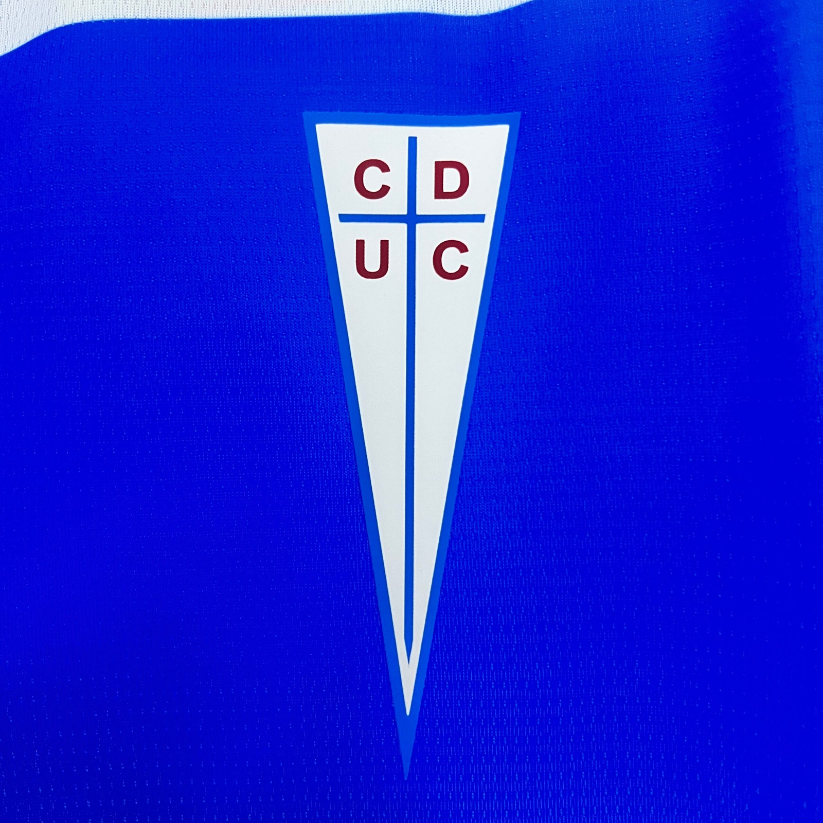 CAMISETA PRIMERA EQUIPACIÓN U. CATÓLICA 2025 VERSIÓN FAN - Imagen 4