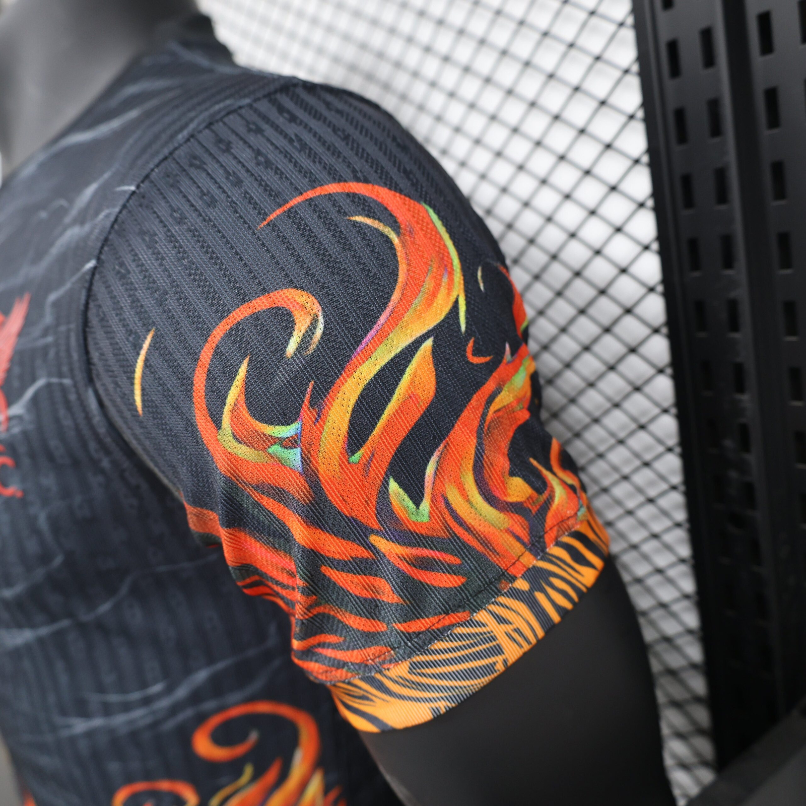 CAMISETA CONCEPTO LIVERPOOL 24/25 VERSIÓN JUGADOR - Imagen 6