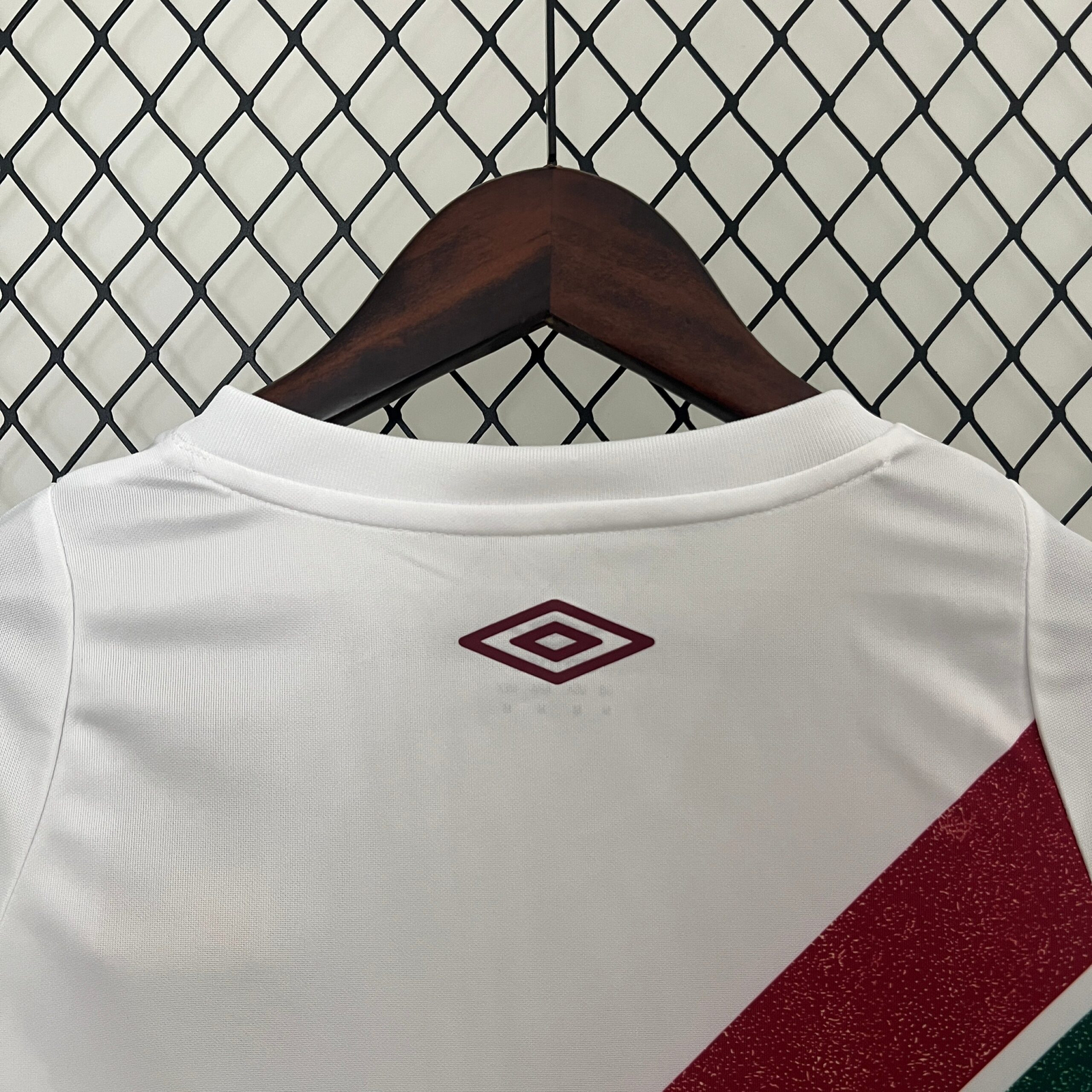CAMISETA SEGUNDA EQUIPACIÓN FLUMINENSE 2024 VERSIÓN FAN - Imagen 10