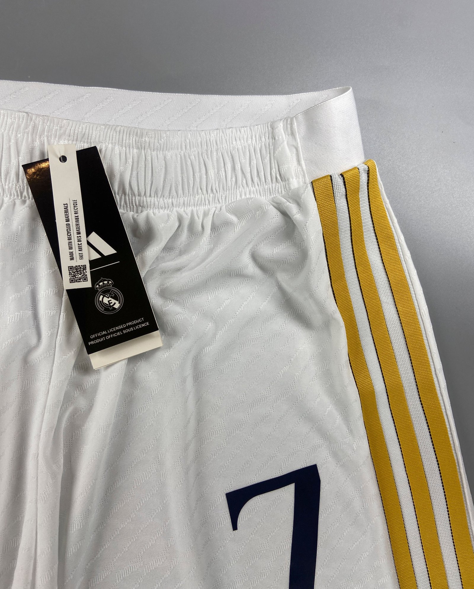 SHORTS PRIMERA EQUIPACIÓN REAL MADRID 23/24 VERSIÓN JUGADOR - Imagen 4