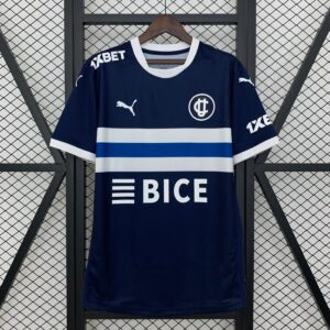 CAMISETA SEGUNDA EQUIPACIÓN U. CATÓLICA 2025 VERSIÓN FAN