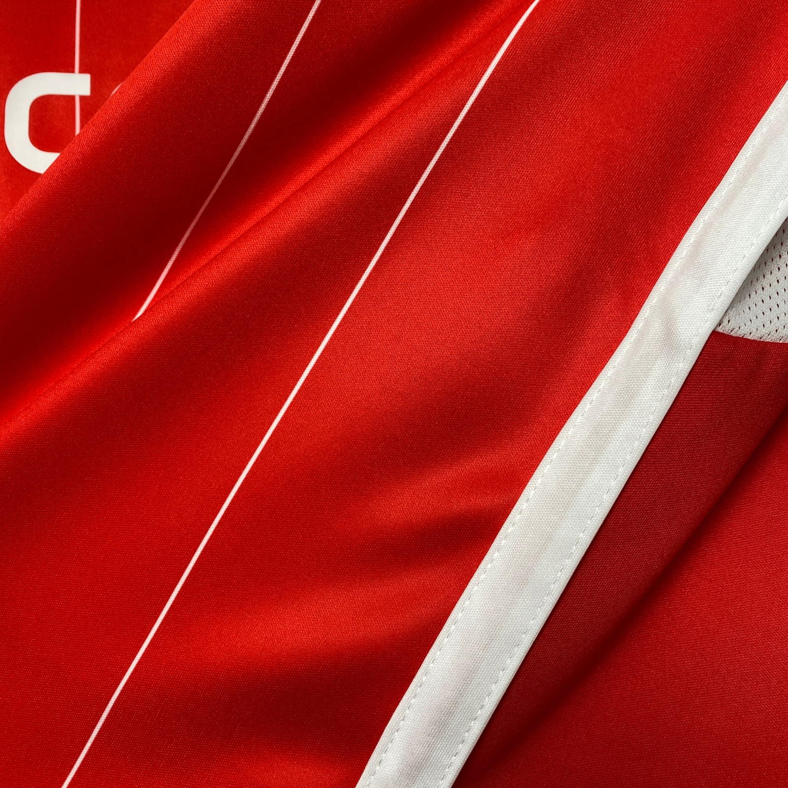 CAMISETA TERCERA EQUIPACIÓN COLO COLO 2024 VERSIÓN FAN - Imagen 6