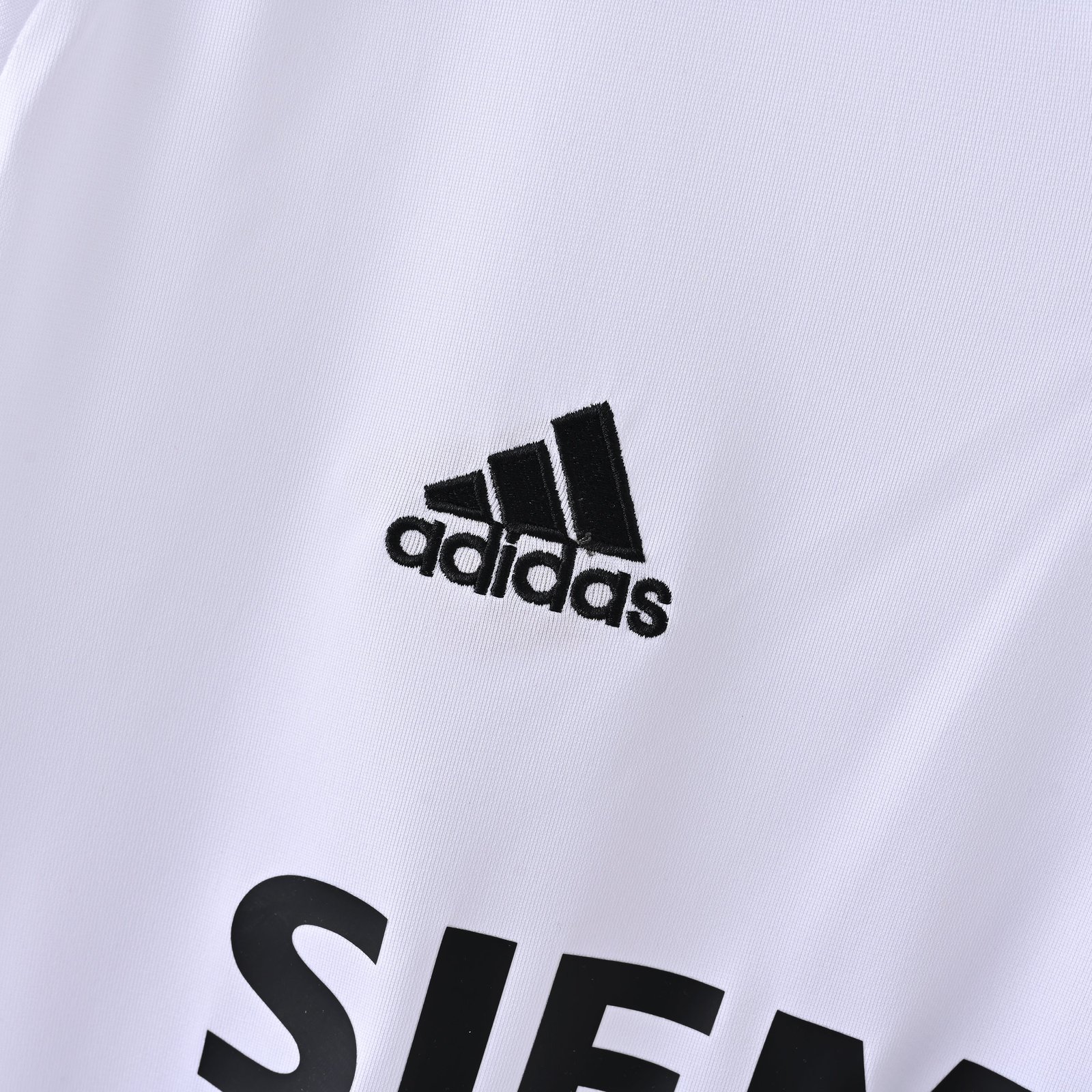 CAMISETA PRIMERA EQUIPACIÓN REAL MADRID 2005/06 - Imagen 3