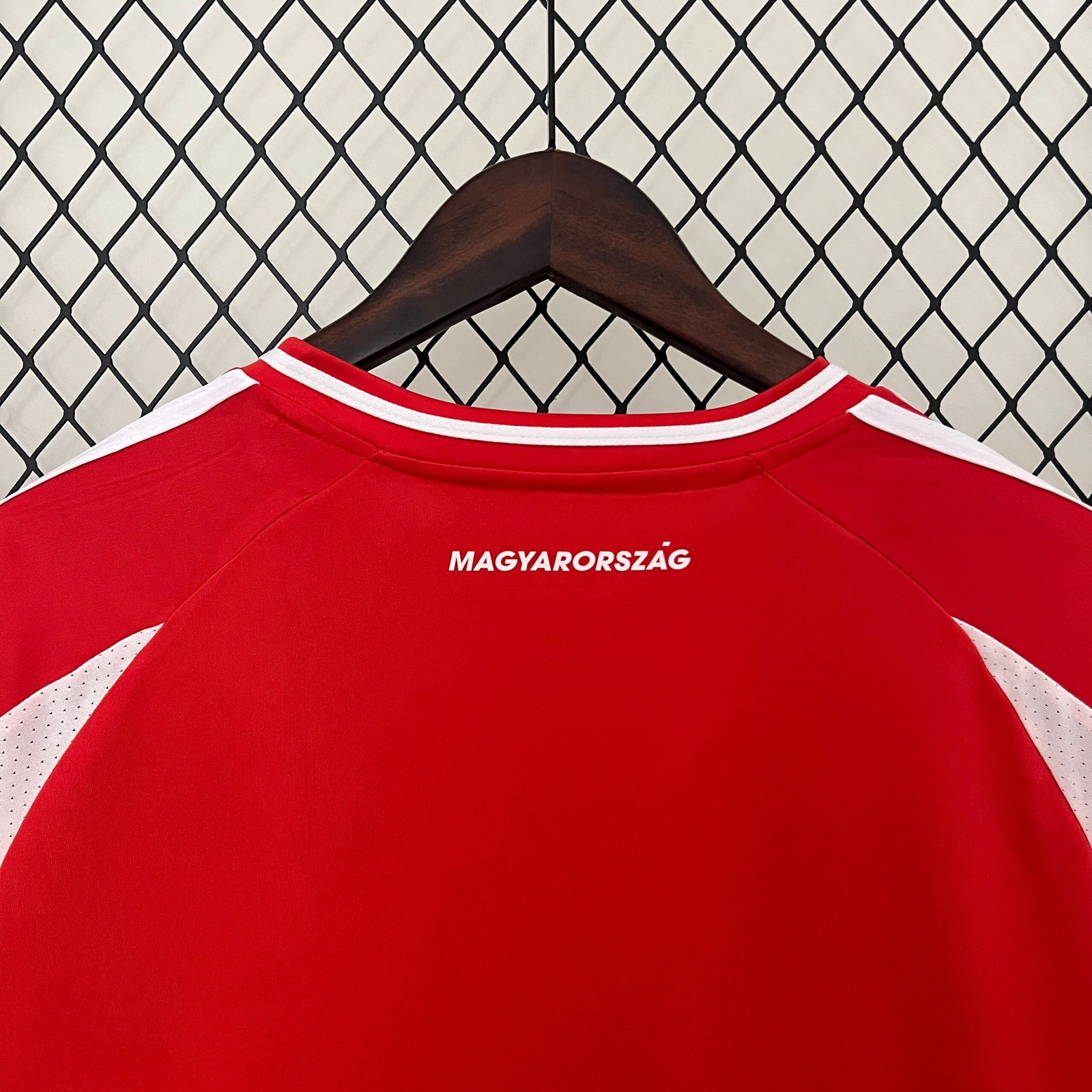 CAMISETA PRIMERA EQUIPACIÓN HUNGRÍA 2024 VERSIÓN FAN - Imagen 10