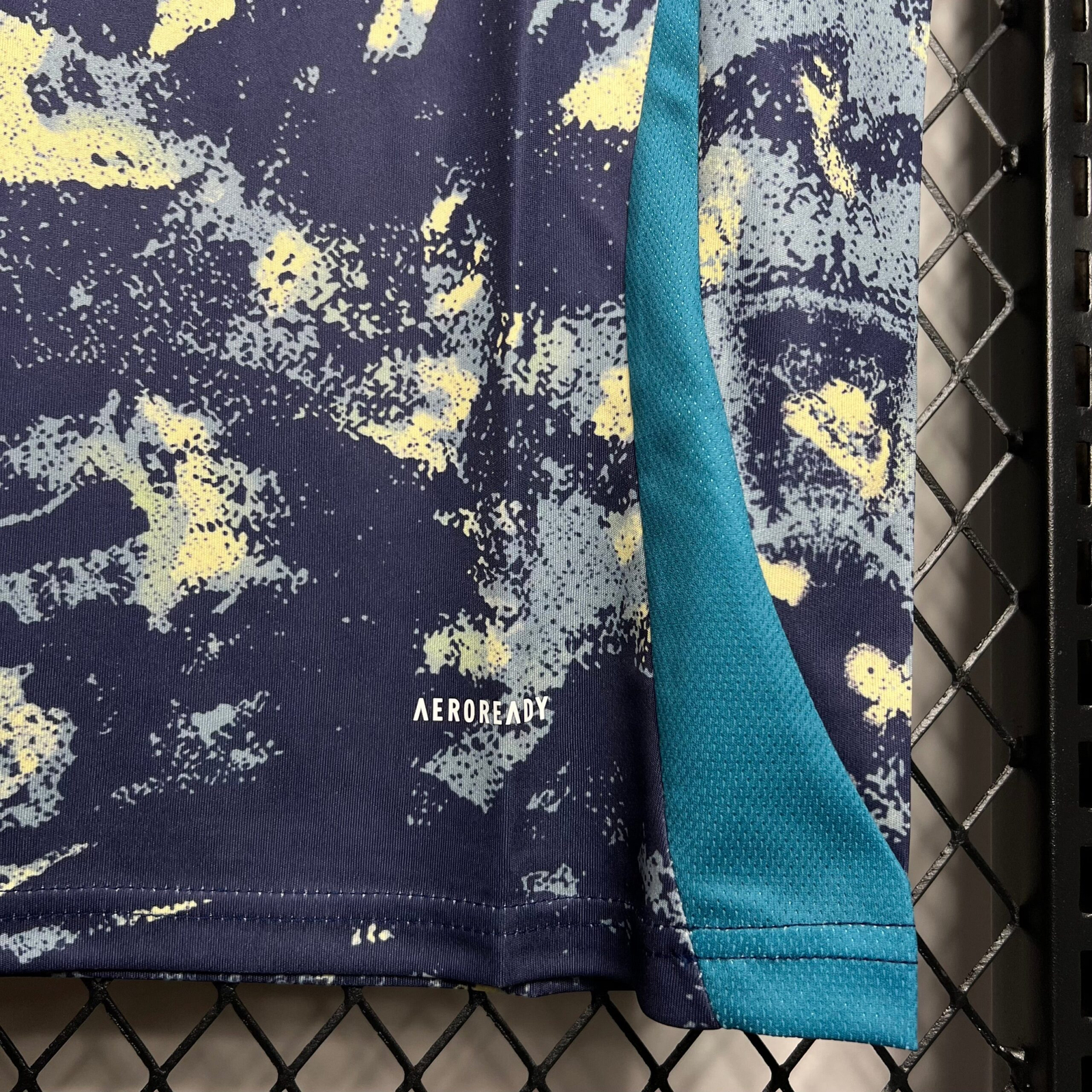 CAMISETA SEGUNDA EQUIPACIÓN AJAX 24/25 VERSIÓN FAN - Imagen 5