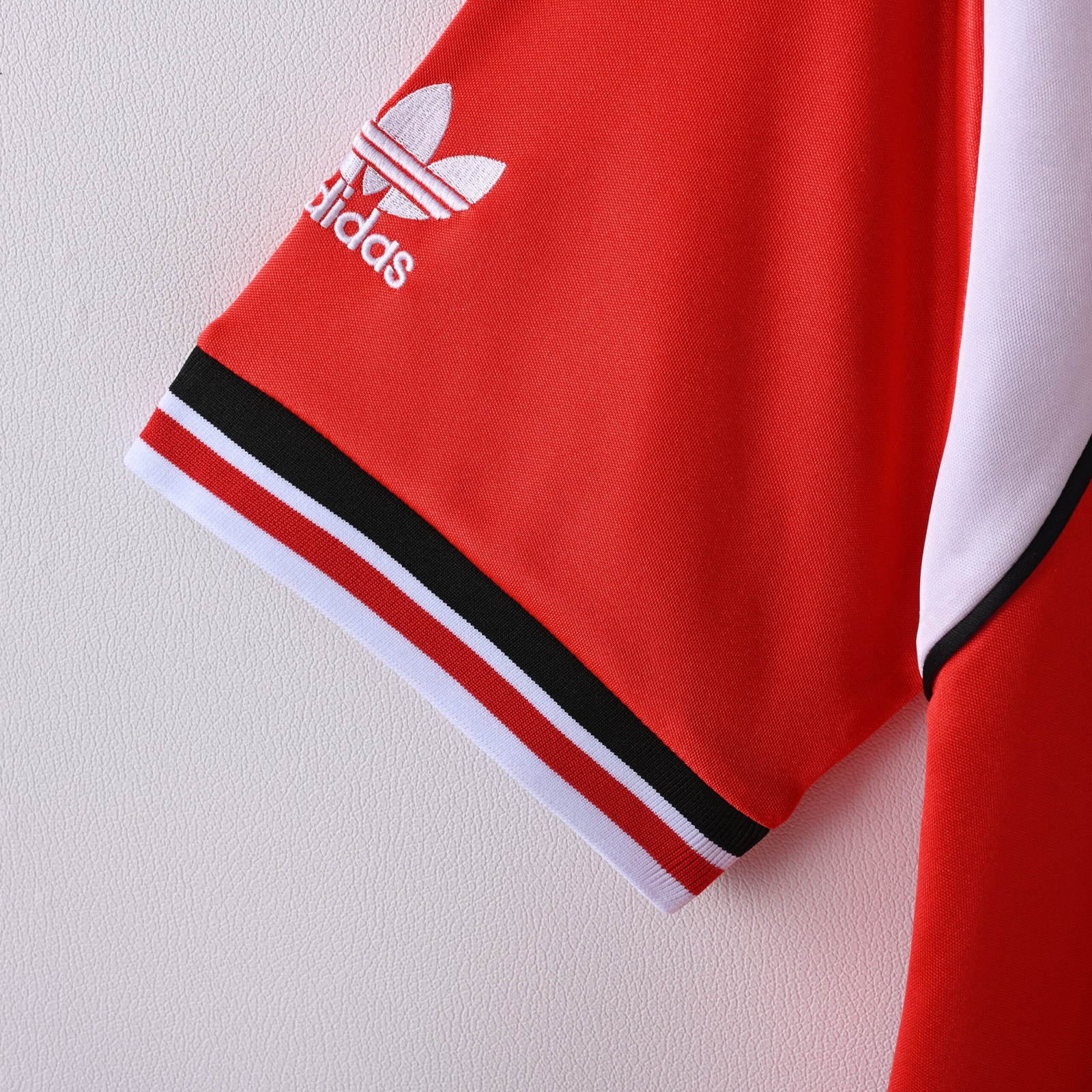 CAMISETA PRIMERA EQUIPACIÓN MANCHESTER UNITED 1984/86 - Imagen 2