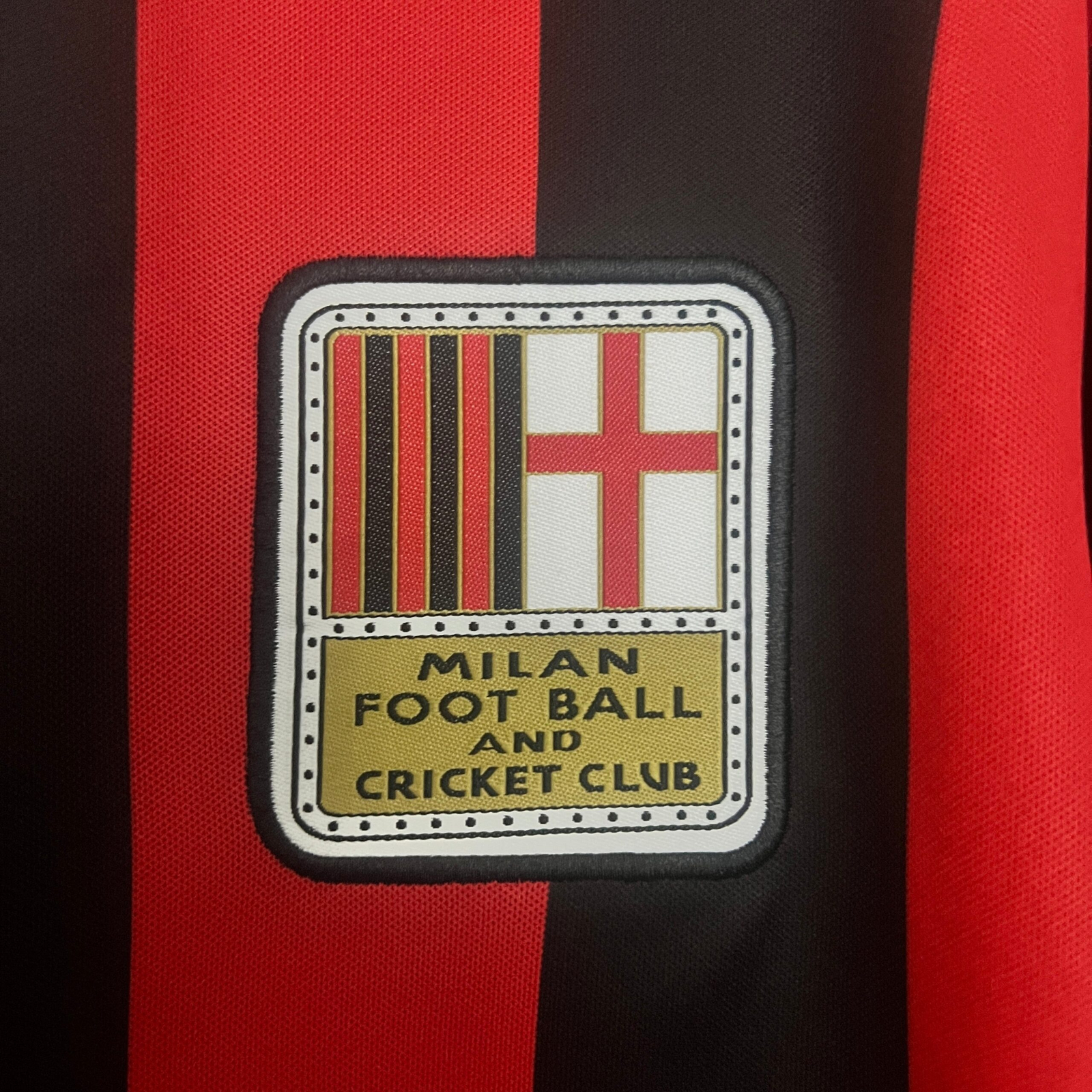 CAMISETA EDICIÓN ESPECIAL AC MILAN 24/25 VERSIÓN FAN - Imagen 3